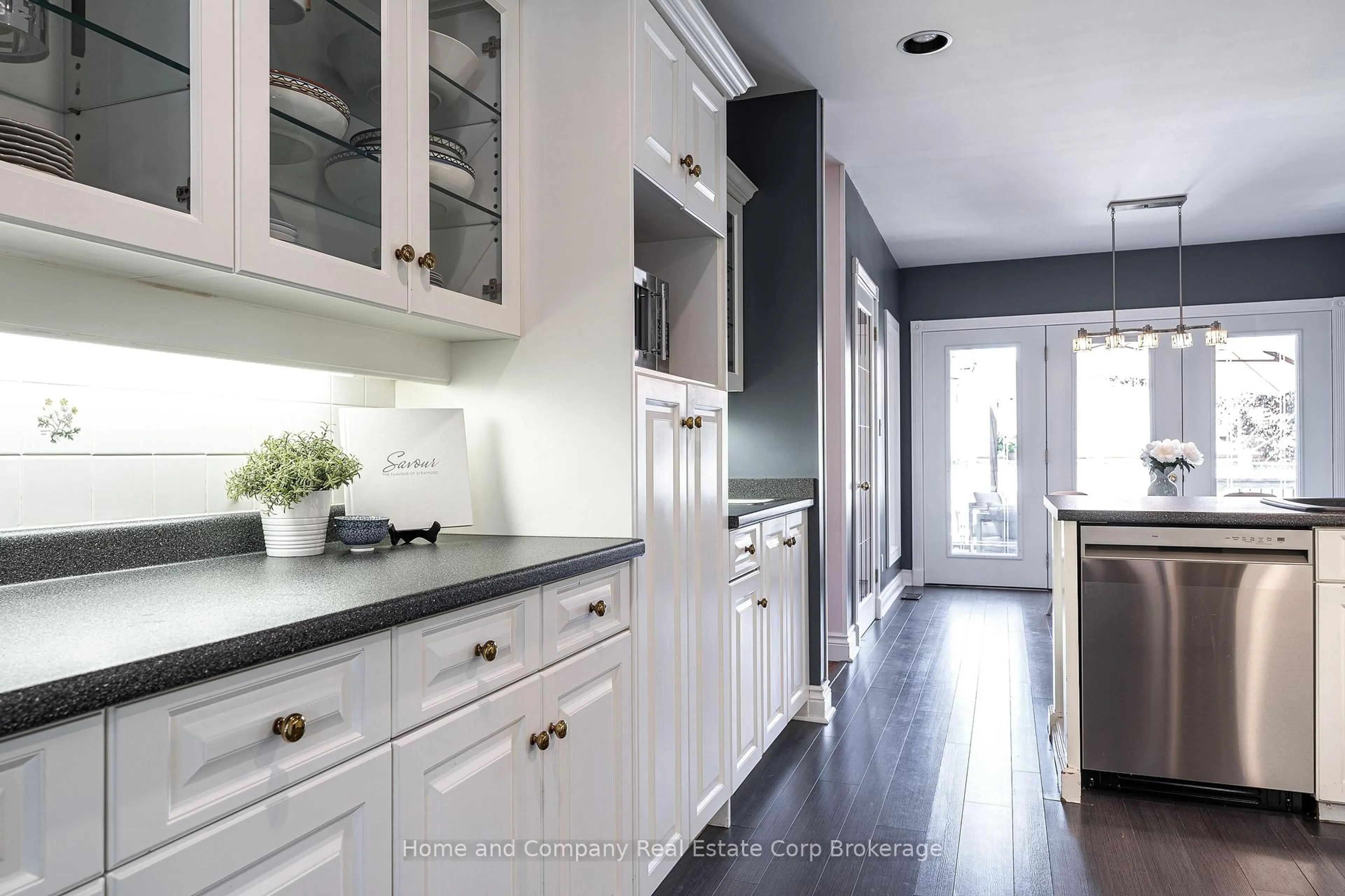 Contemporary kitchen, unknown for 276 Woods St, Stratford Ontario N5A 7T4