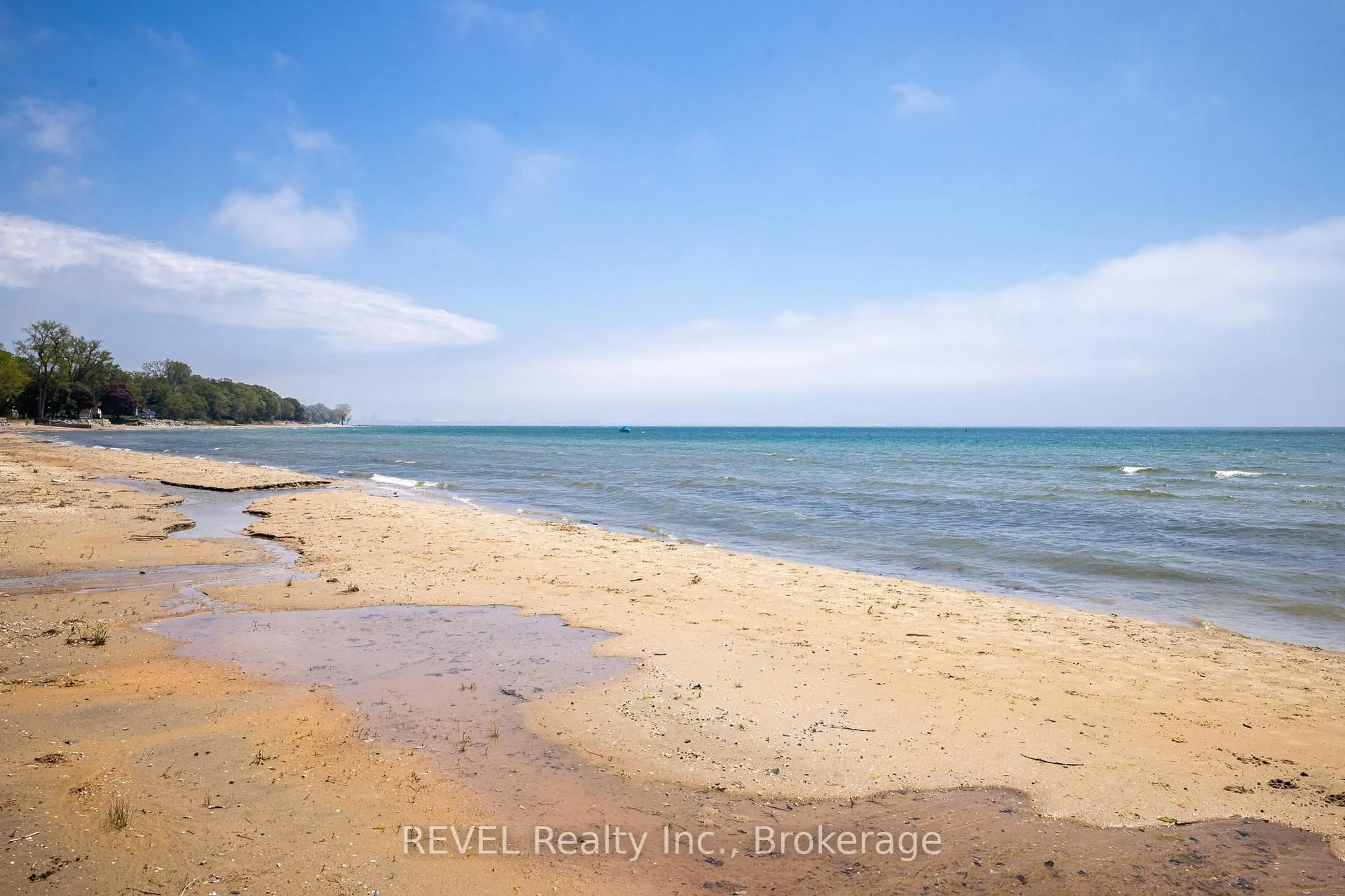Blurry image for 2133 Macdonald Dr, Fort Erie Ontario L2A 5M4