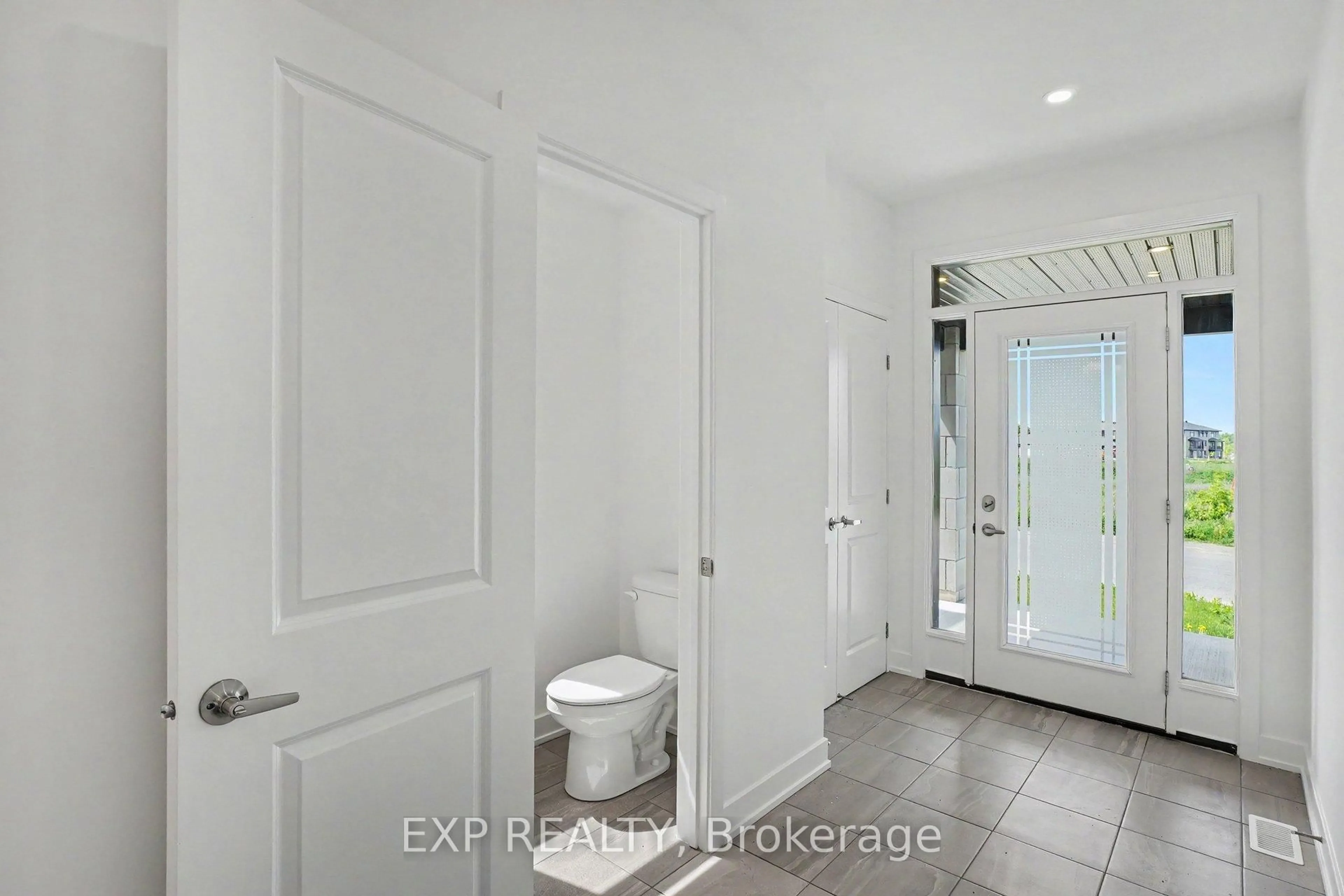 Indoor entryway for 27 Moosonee Cres, Ottawa Ontario K4M 0L9