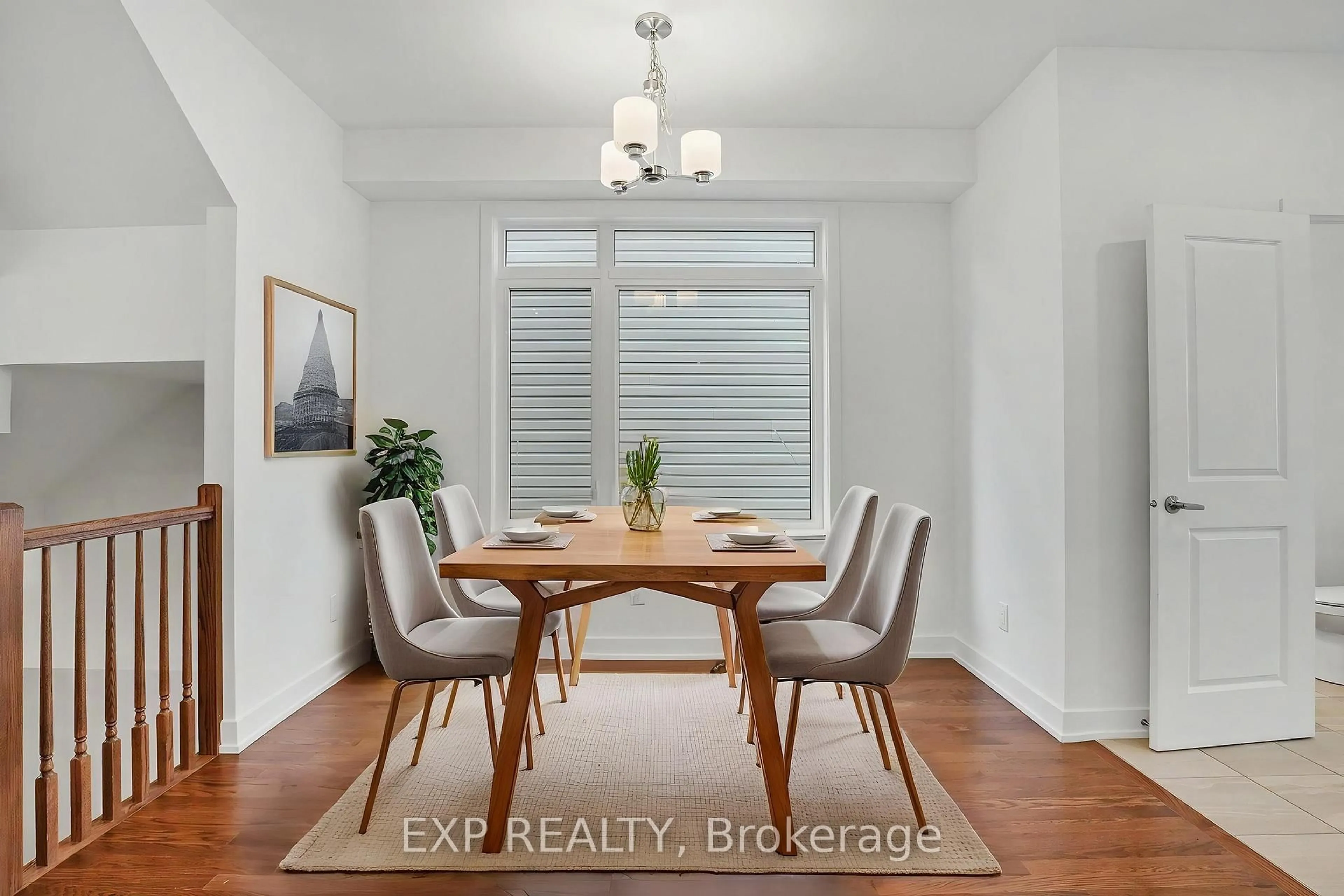 Dining room, wood/laminate floor for 27 Moosonee Cres, Ottawa Ontario K4M 0L9