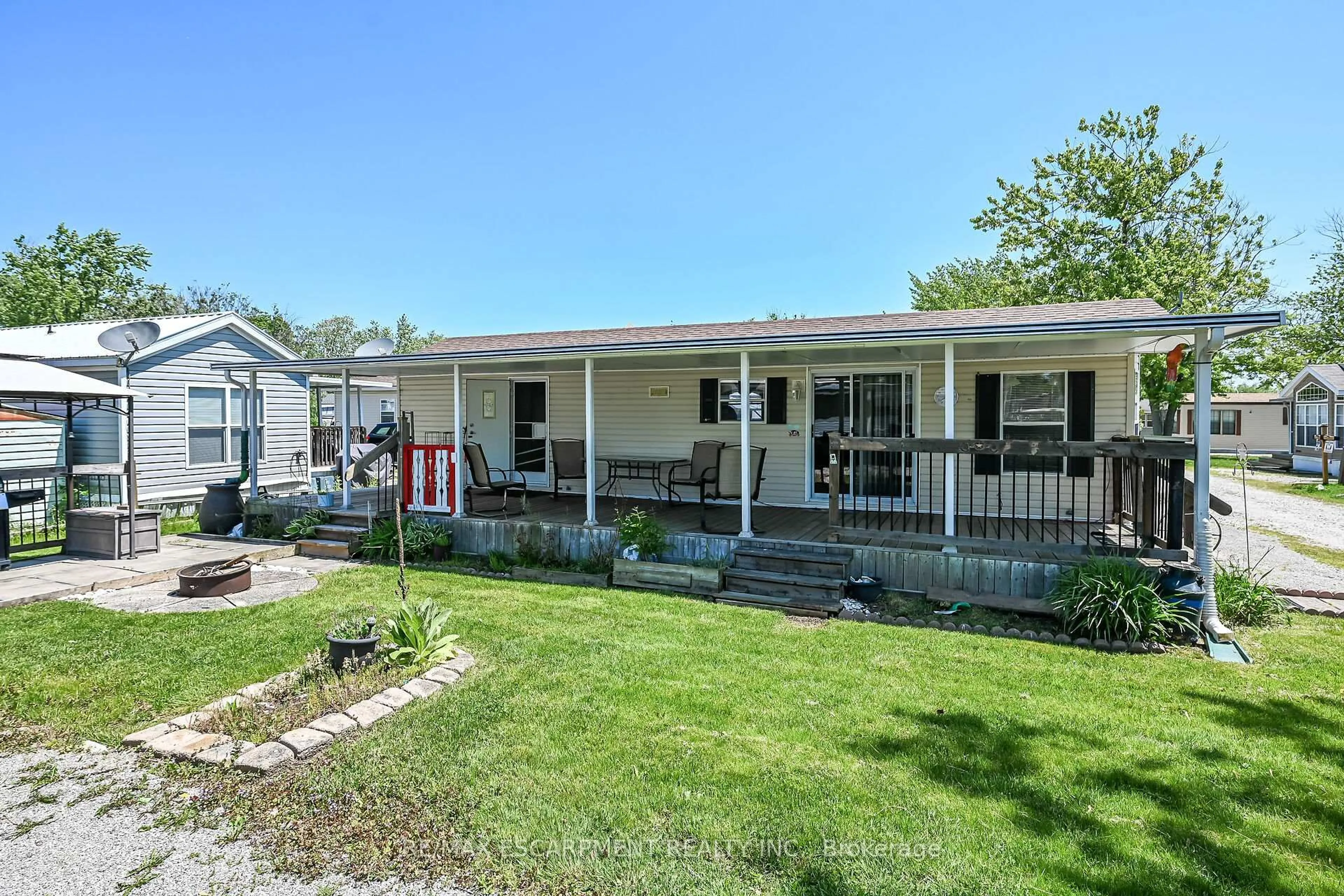 Home with vinyl exterior material, street for 1001 Haldimand Road 17 #122, Haldimand Ontario N0A 1E0