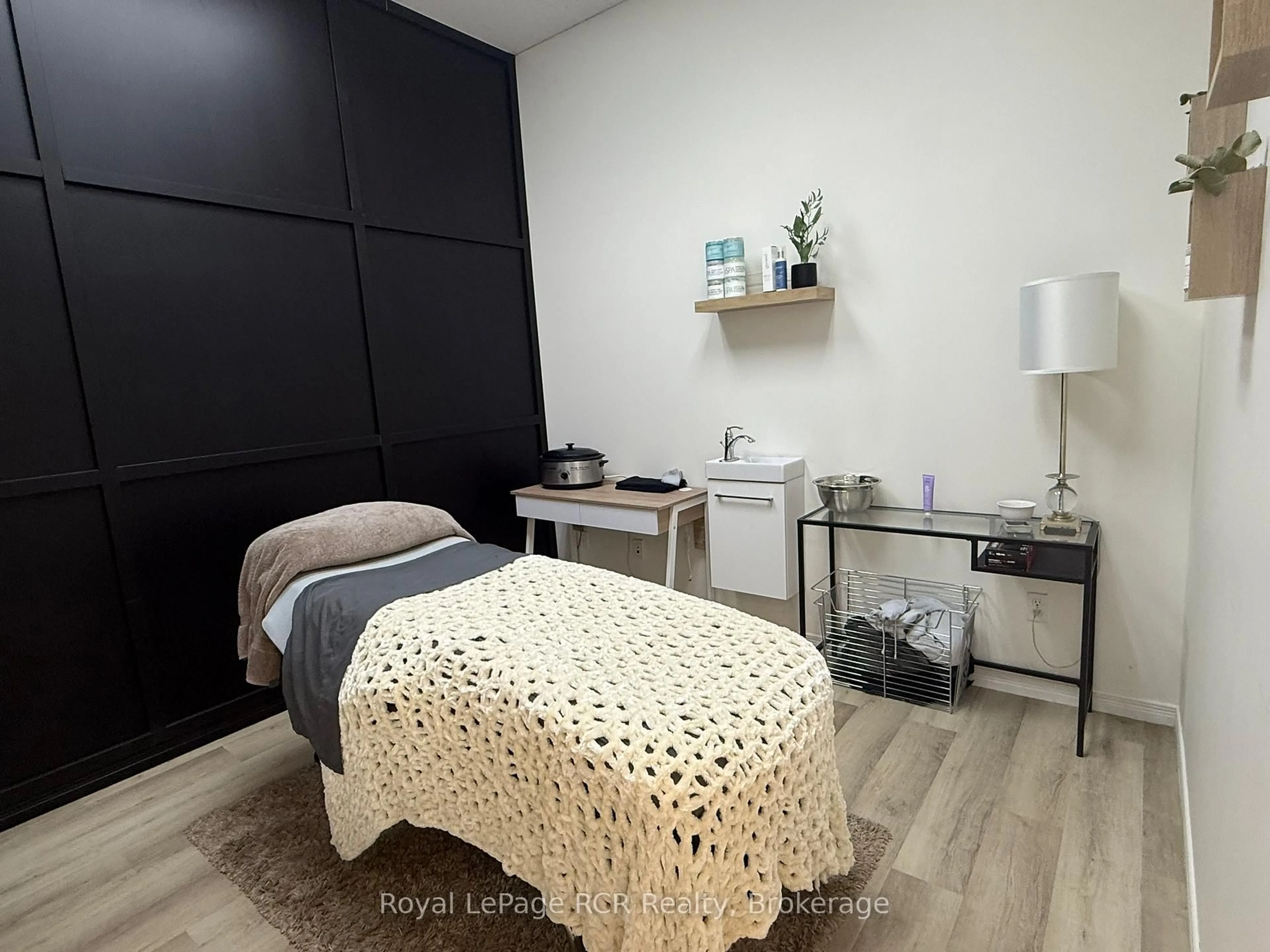 A pic of a room for 105 Garafraxa St, West Grey Ontario N0G 1R0