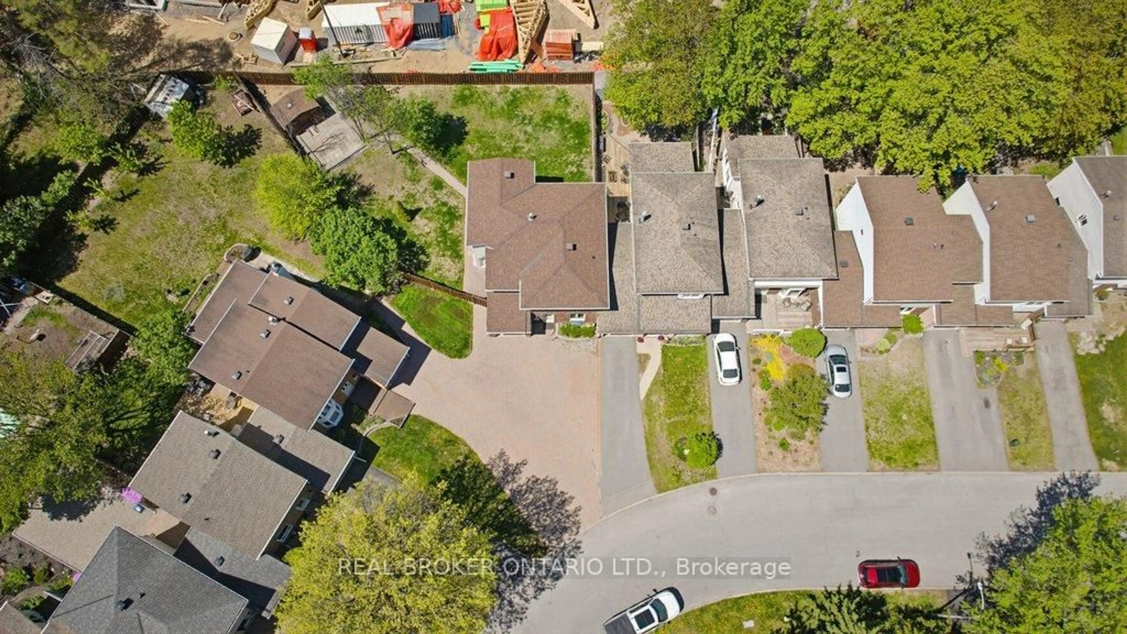 A pic from outside/outdoor area/front of a property/back of a property/a pic from drone, street for 13 Beddoe Lane, Ottawa Ontario K1B 3X9