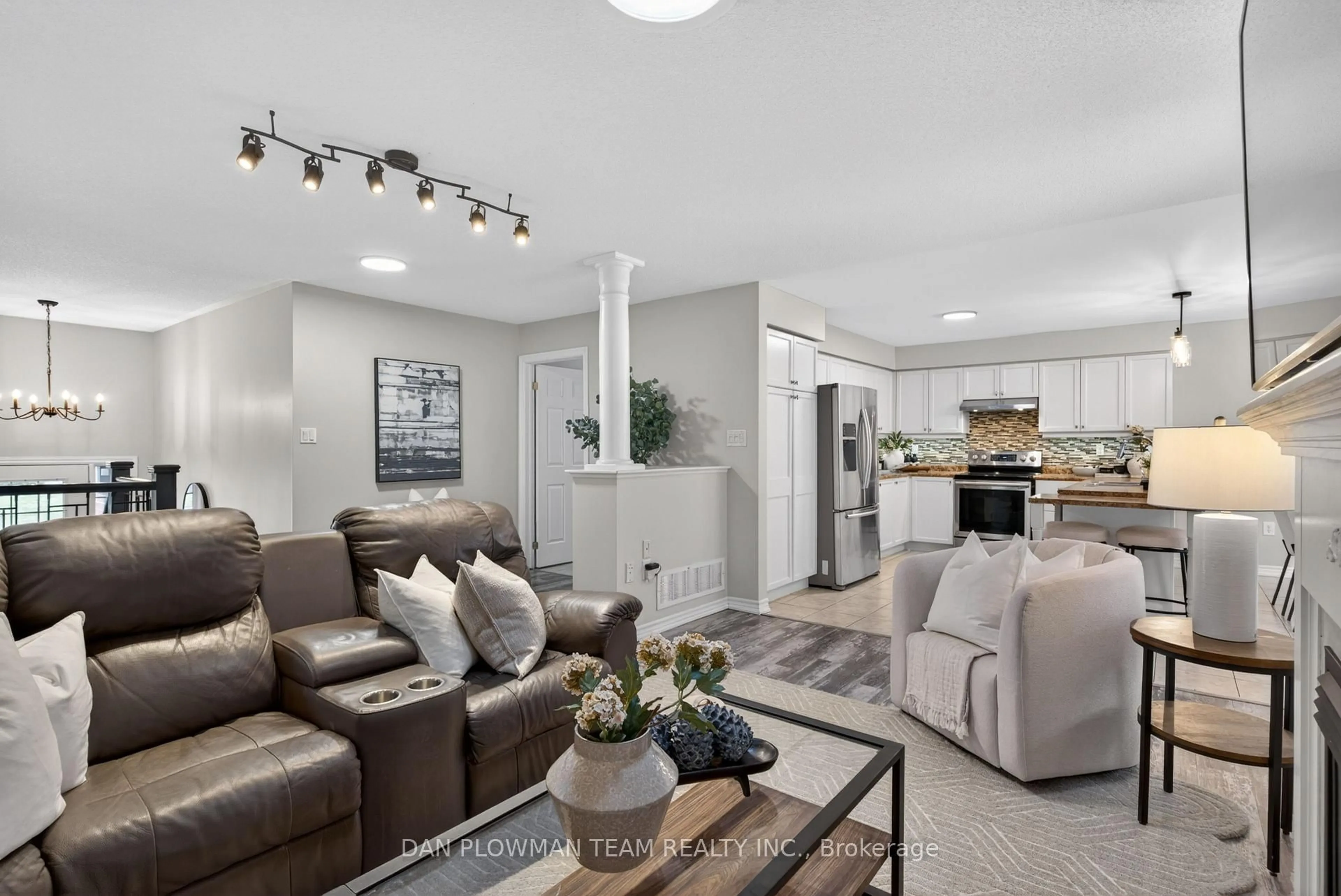 Living room with furniture, unknown for 10 Springbank Rd, Kawartha Lakes Ontario K0L 2W0