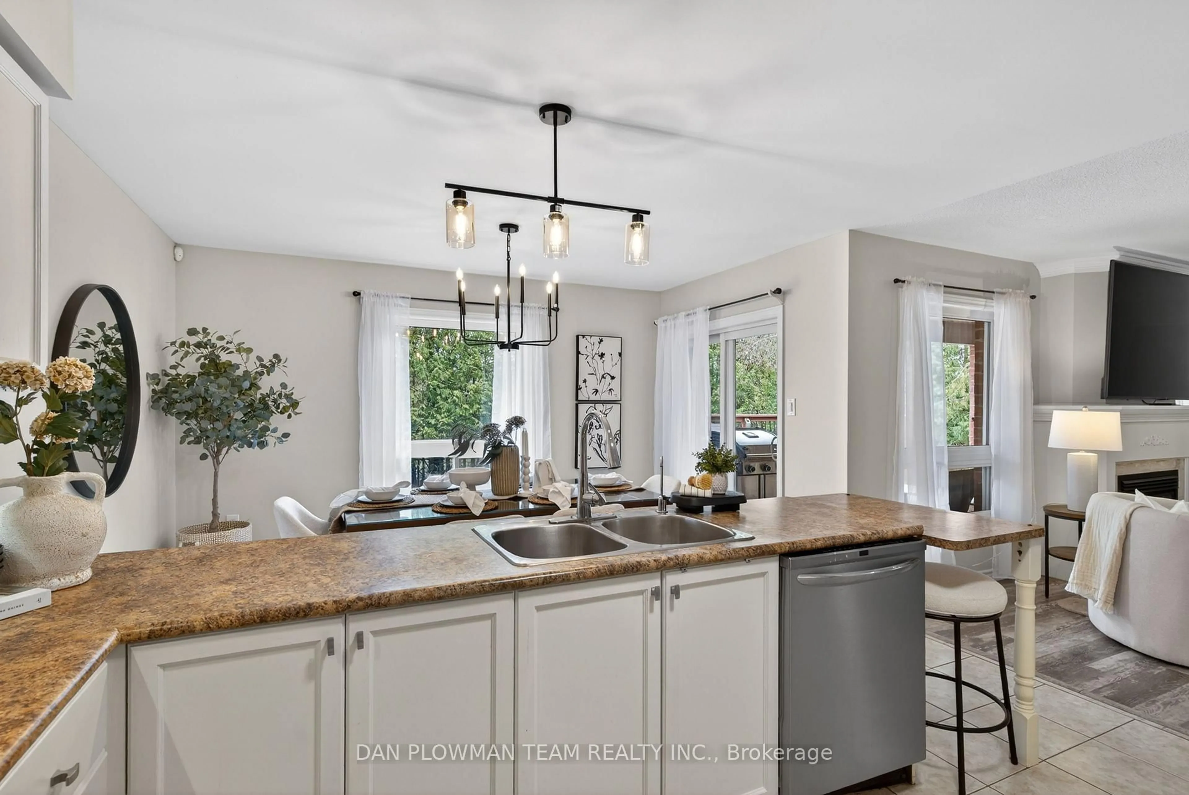 Open concept kitchen, ceramic/tile floor for 10 Springbank Rd, Kawartha Lakes Ontario K0L 2W0