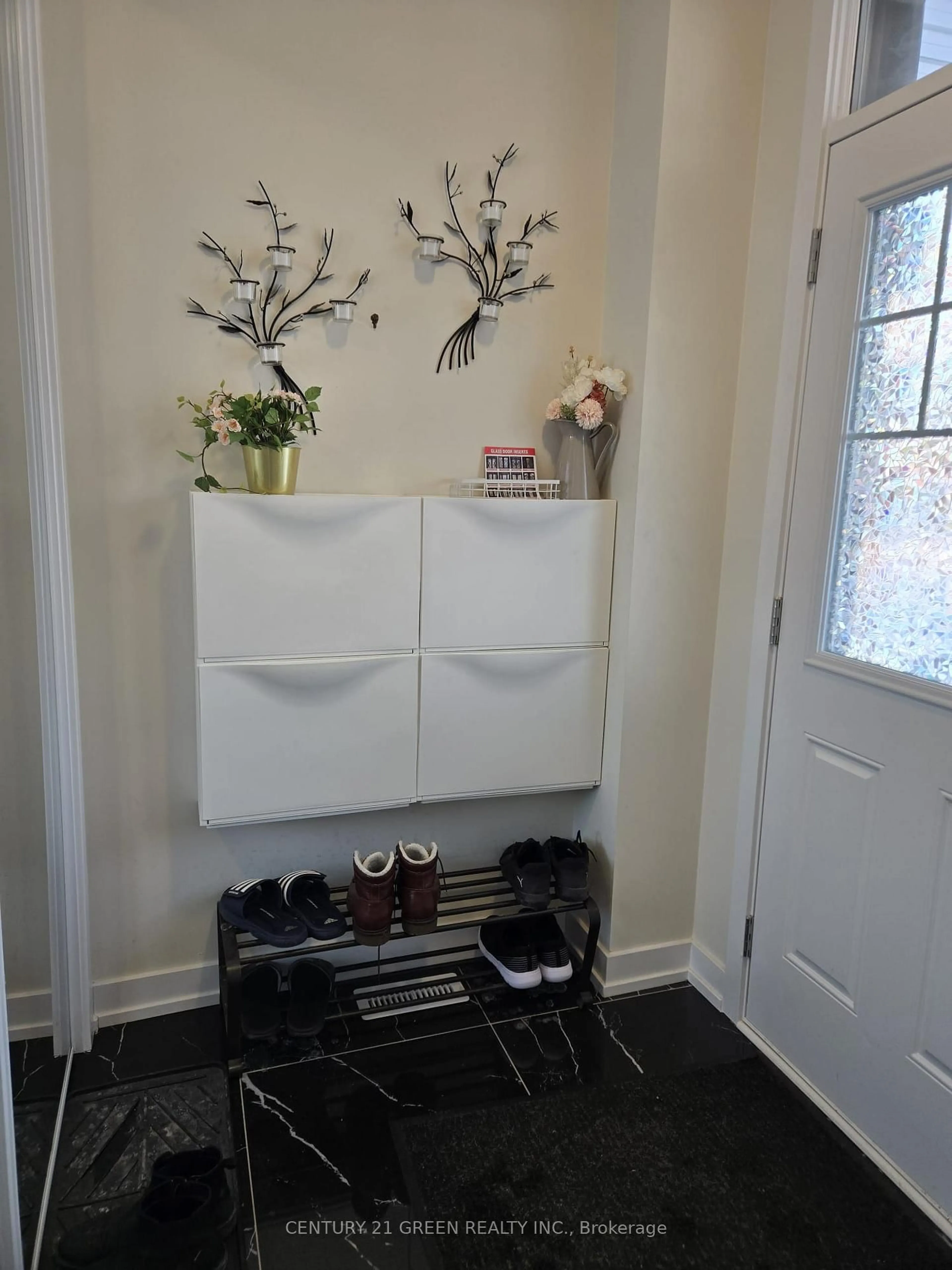 Indoor entryway for 50 Sunflower Cres, Thorold Ontario L3B 0L3