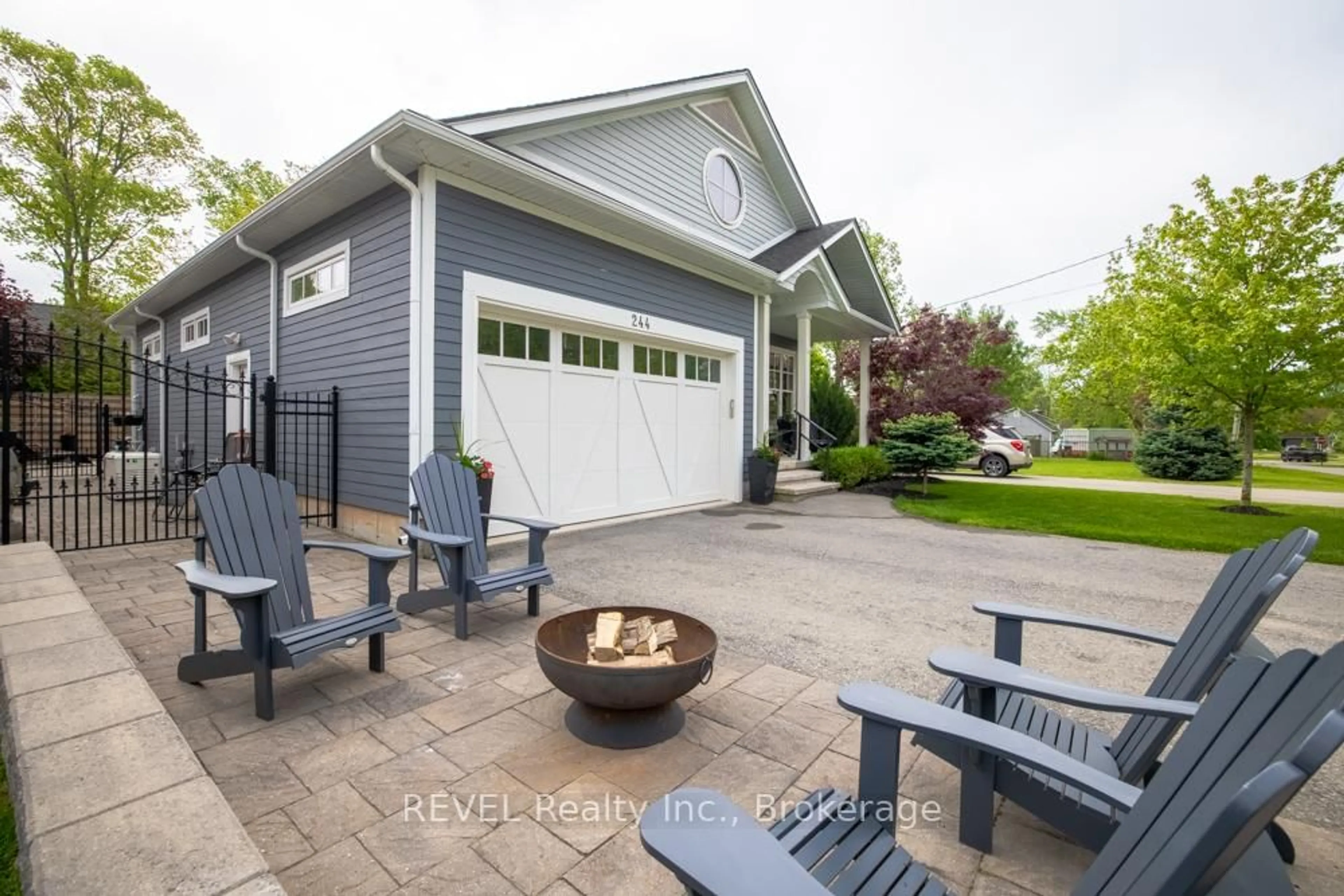 Patio, street for 244 CHERRY HILL Blvd, Fort Erie Ontario L0S 1B0
