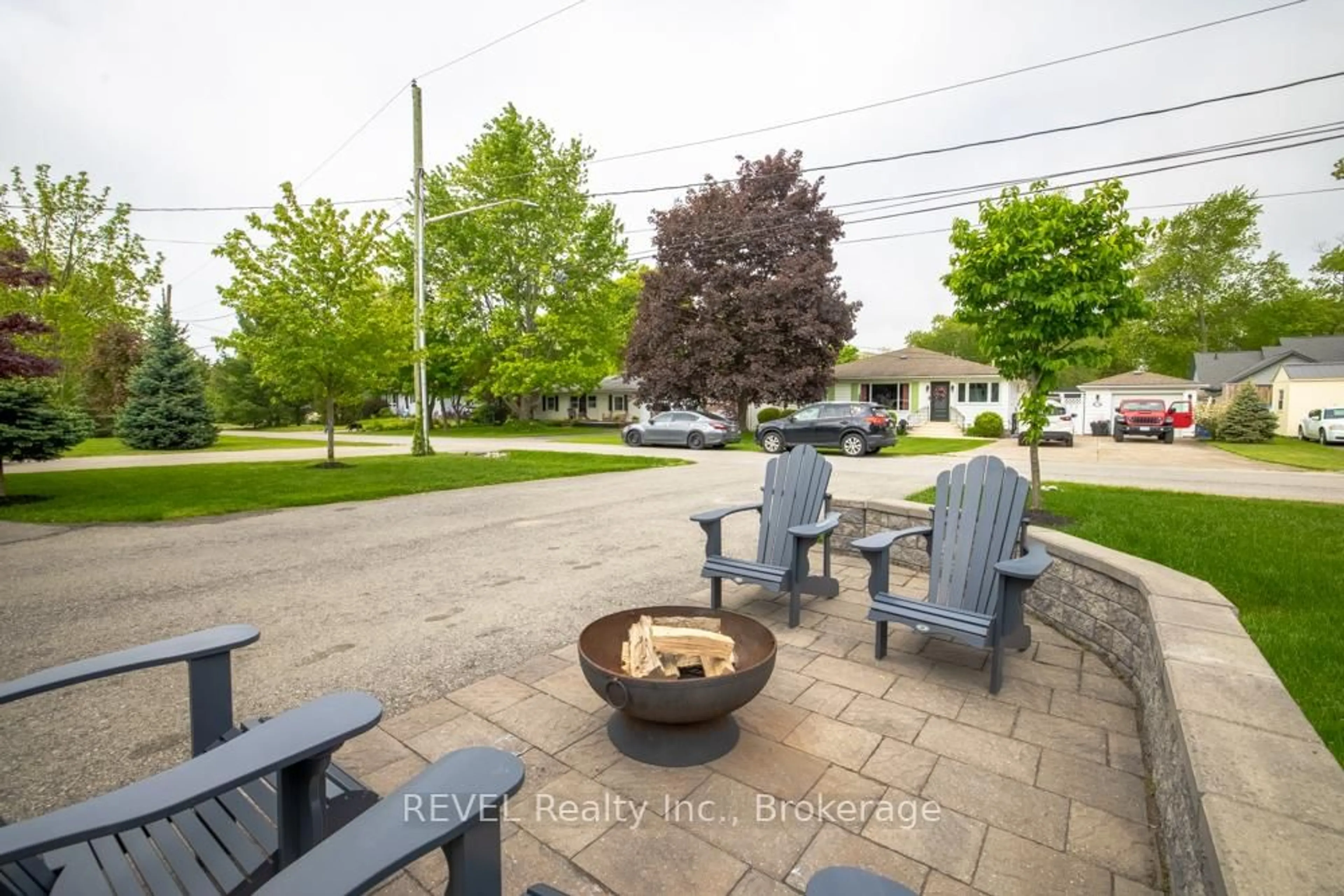 Patio, street for 244 CHERRY HILL Blvd, Fort Erie Ontario L0S 1B0