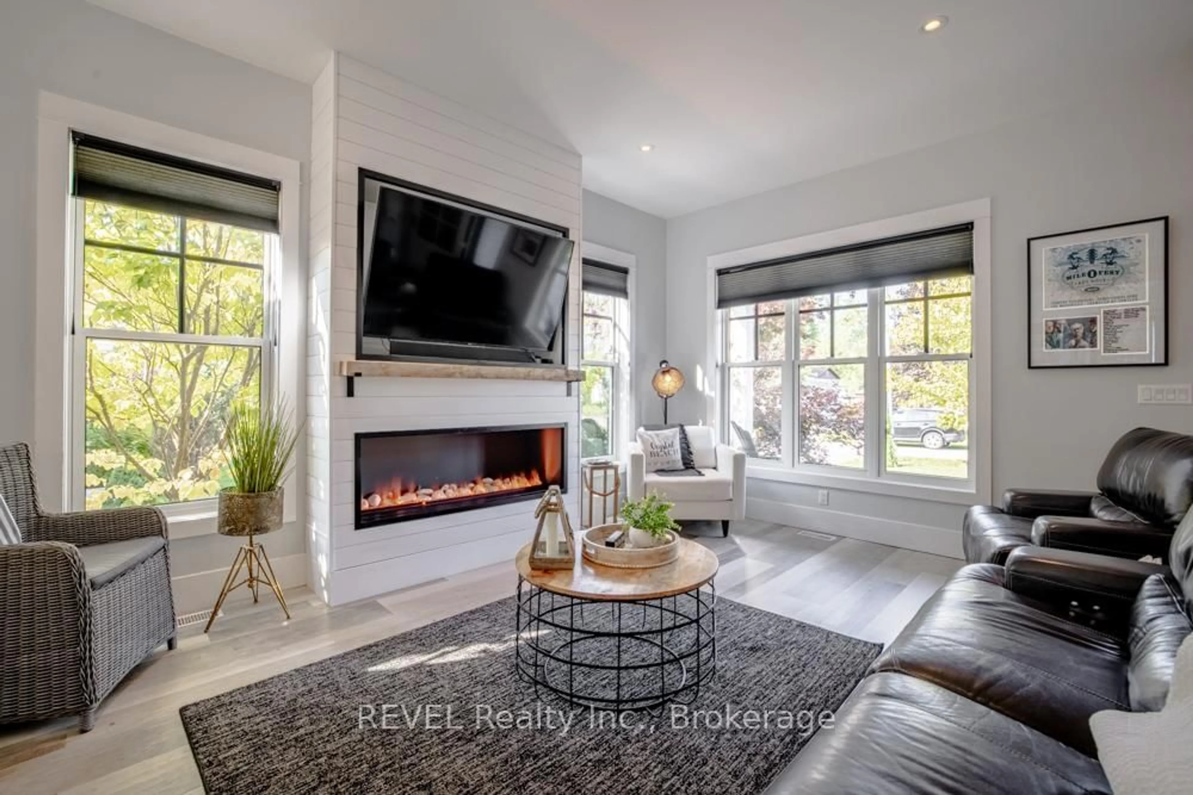 Home theater for 244 CHERRY HILL Blvd, Fort Erie Ontario L0S 1B0