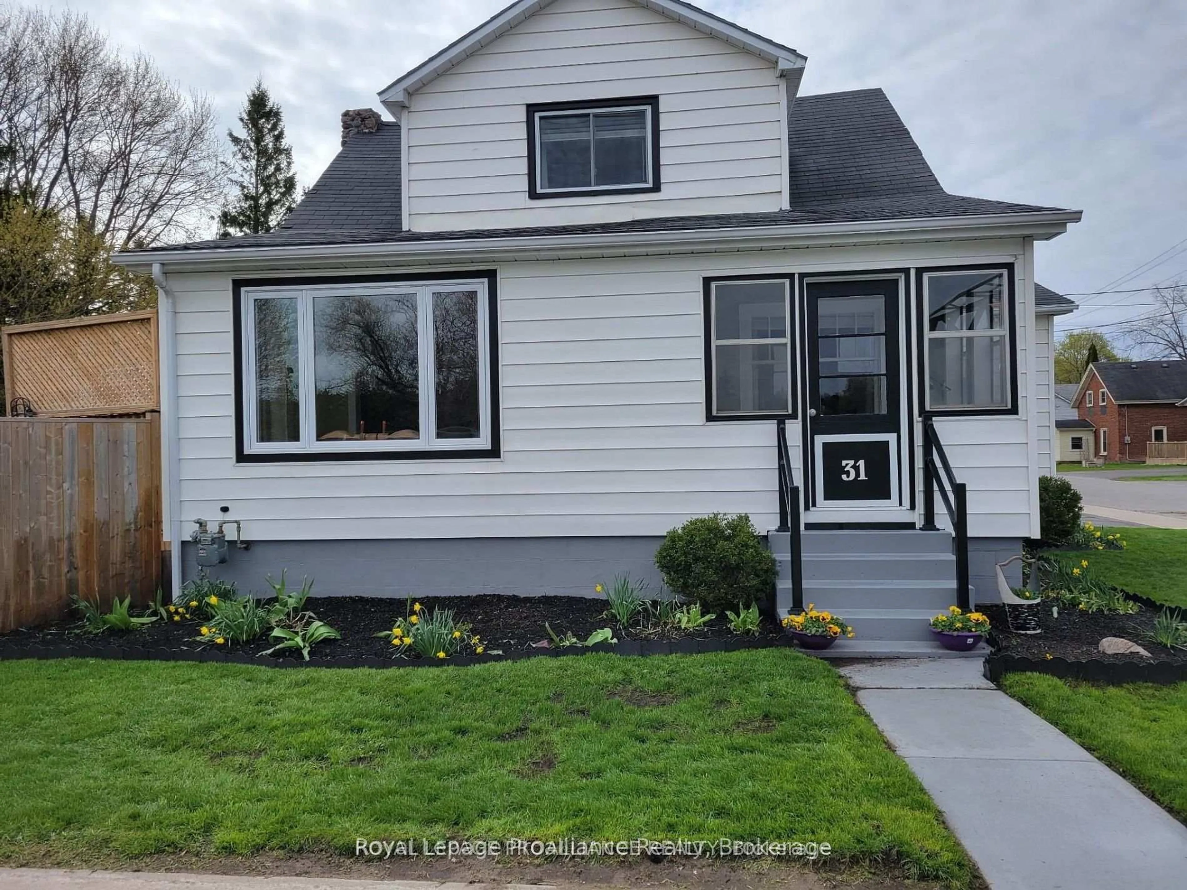 Home with vinyl exterior material, street for 31 Elizabeth St, Brighton Ontario K0K 1H0