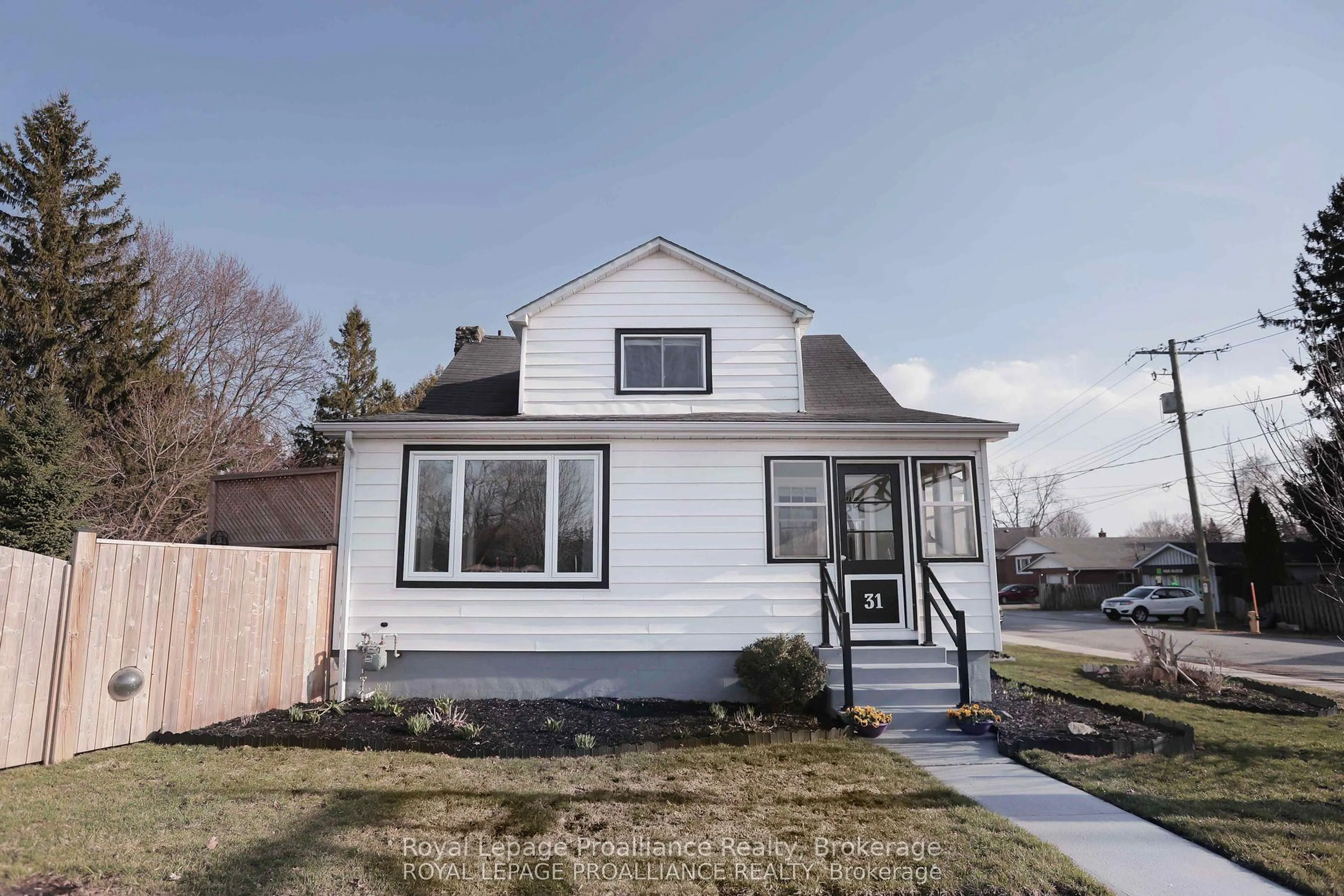 Home with vinyl exterior material, street for 31 Elizabeth St, Brighton Ontario K0K 1H0