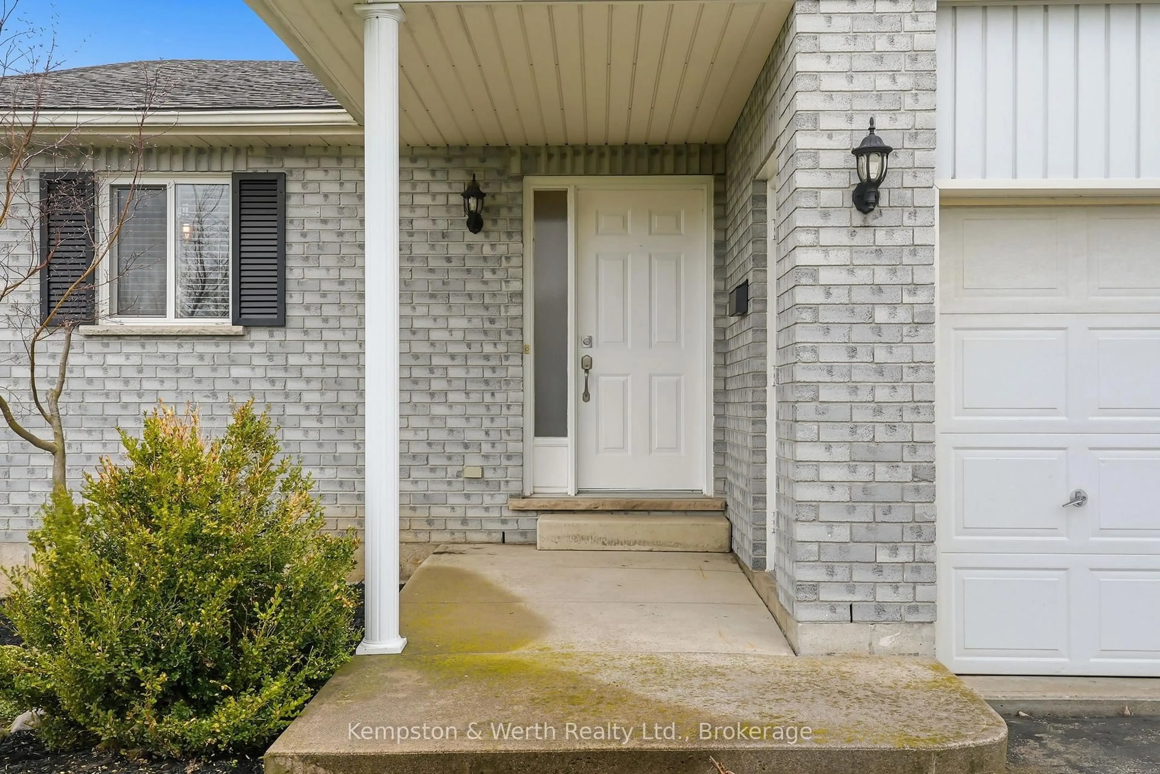 Unknown for 750 Lavery St, North Perth Ontario N4W 3T4