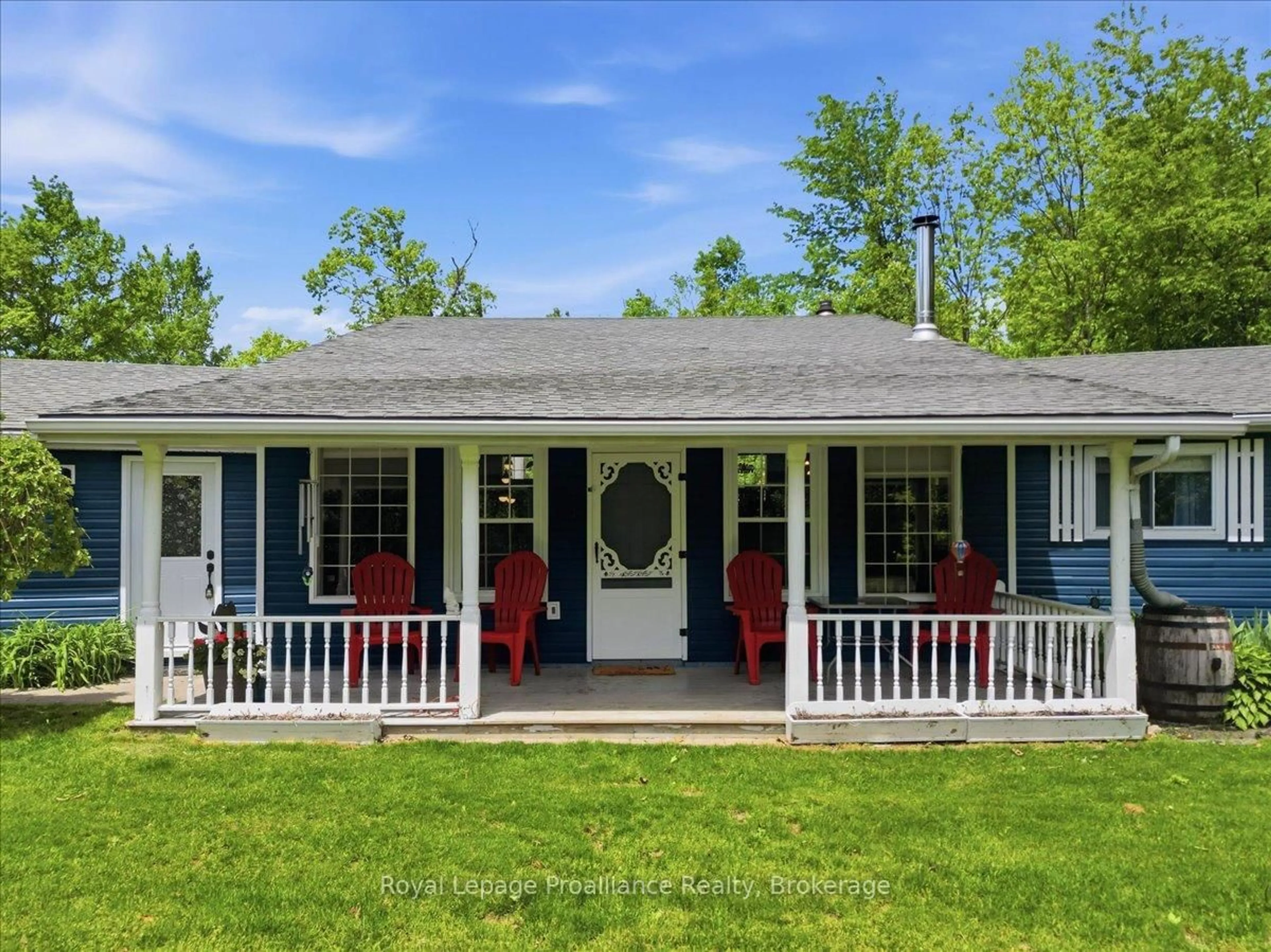 Home with vinyl exterior material, street for 33 Woodridge Dr, Madoc Ontario K0K 2K0