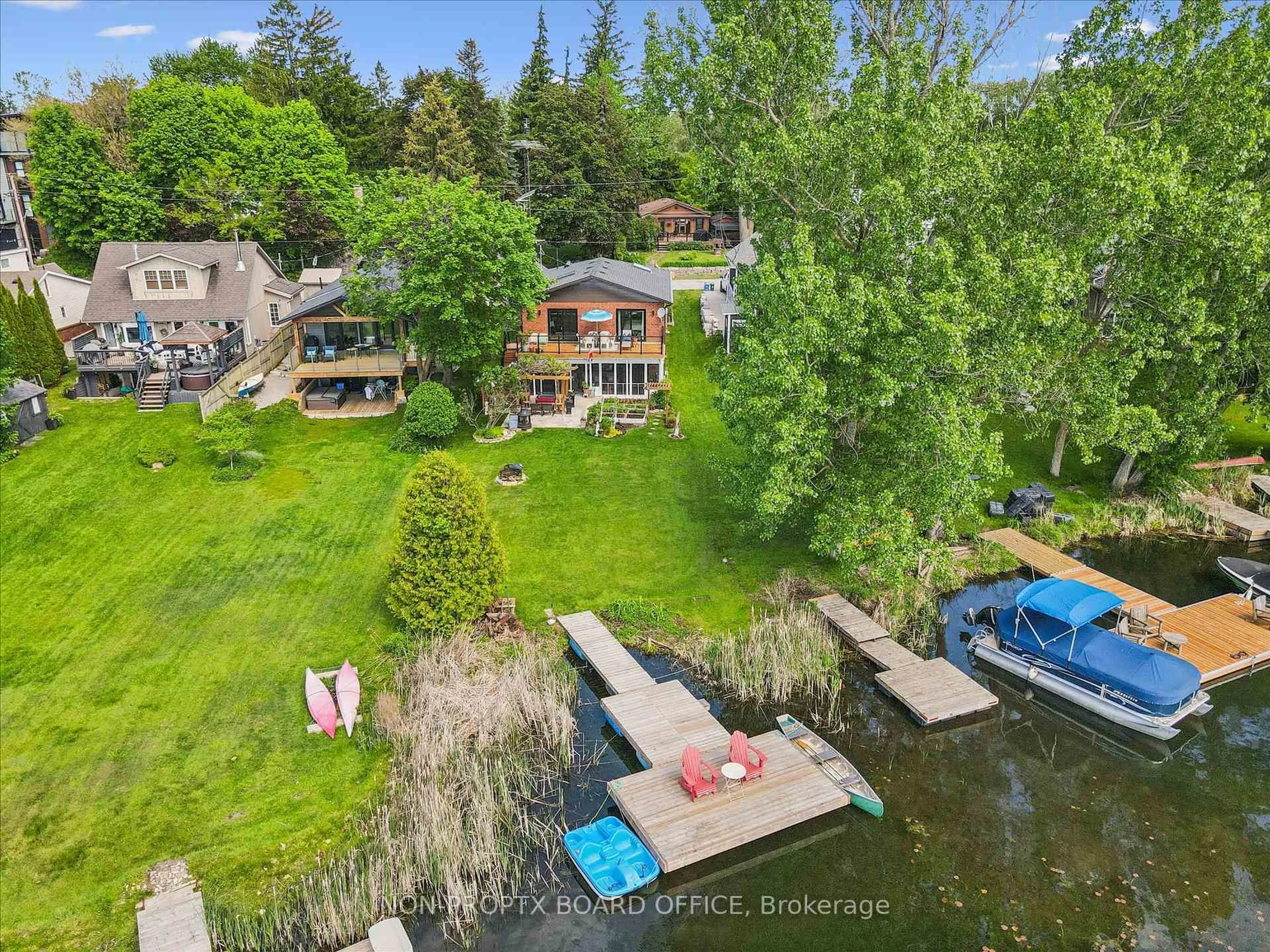A pic from outside/outdoor area/front of a property/back of a property/a pic from drone, water/lake/river/ocean view for 39 Holly Tr, Puslinch Ontario N3C 2V4