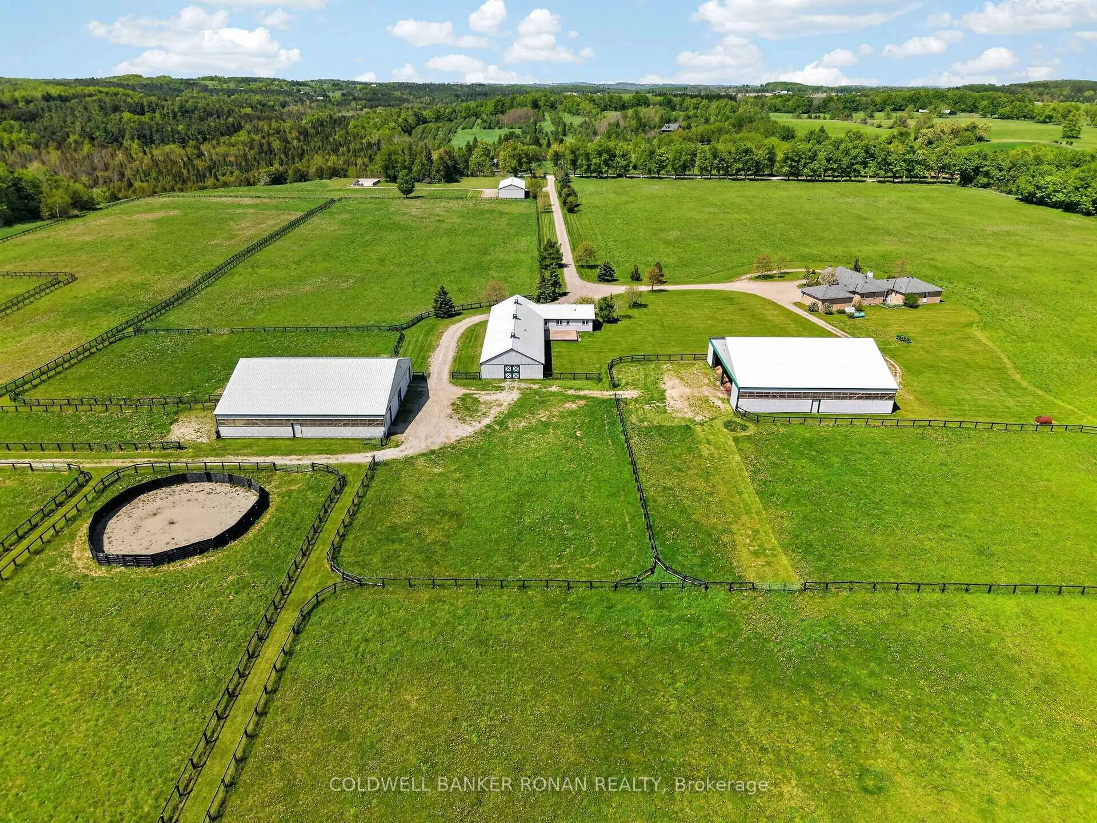 A pic from outside/outdoor area/front of a property/back of a property/a pic from drone, building for 893053 Sixth Line, Mono Ontario L9W 2Z2