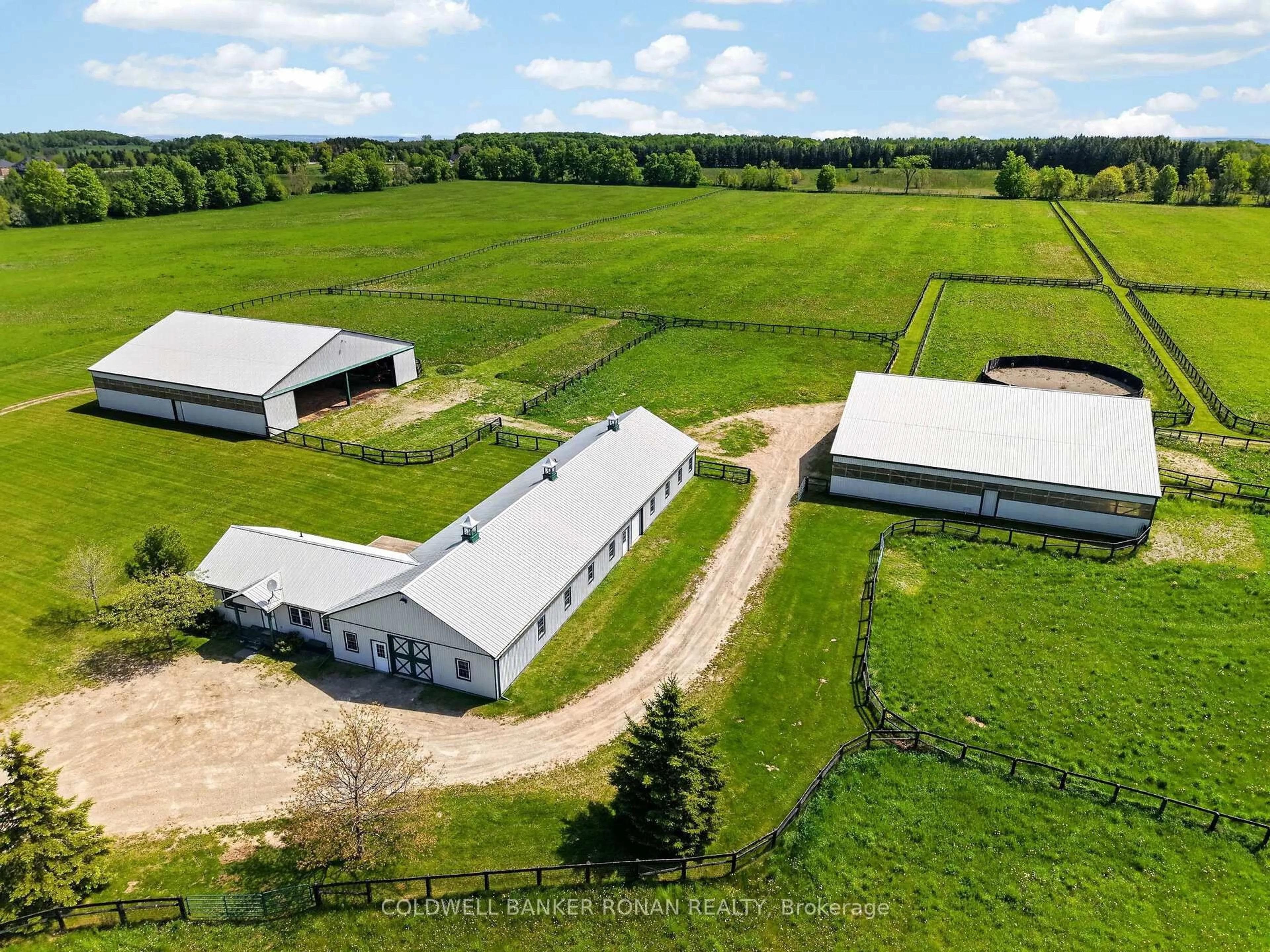 A pic from outside/outdoor area/front of a property/back of a property/a pic from drone, building for 893053 Sixth Line, Mono Ontario L9W 2Z2