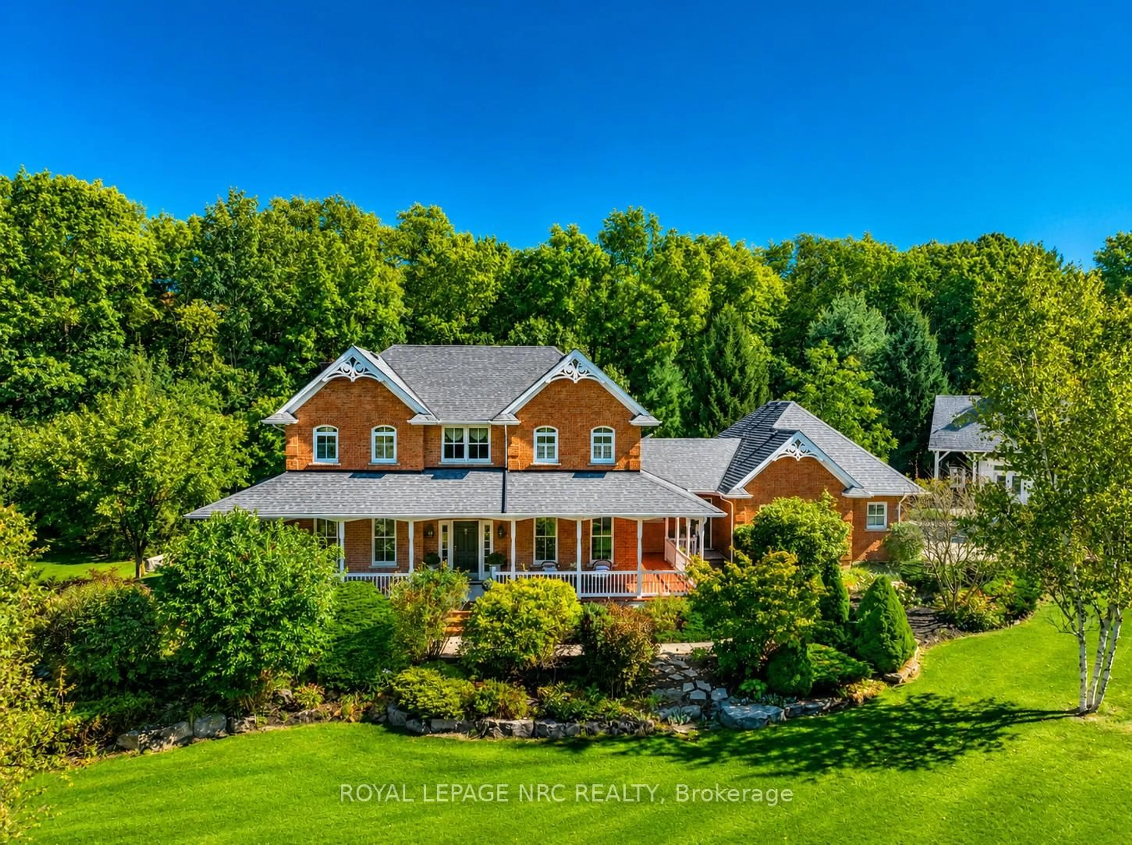 A pic from outside/outdoor area/front of a property/back of a property/a pic from drone, unknown for 2960 Holland Rd, Pelham Ontario L2V 5K7