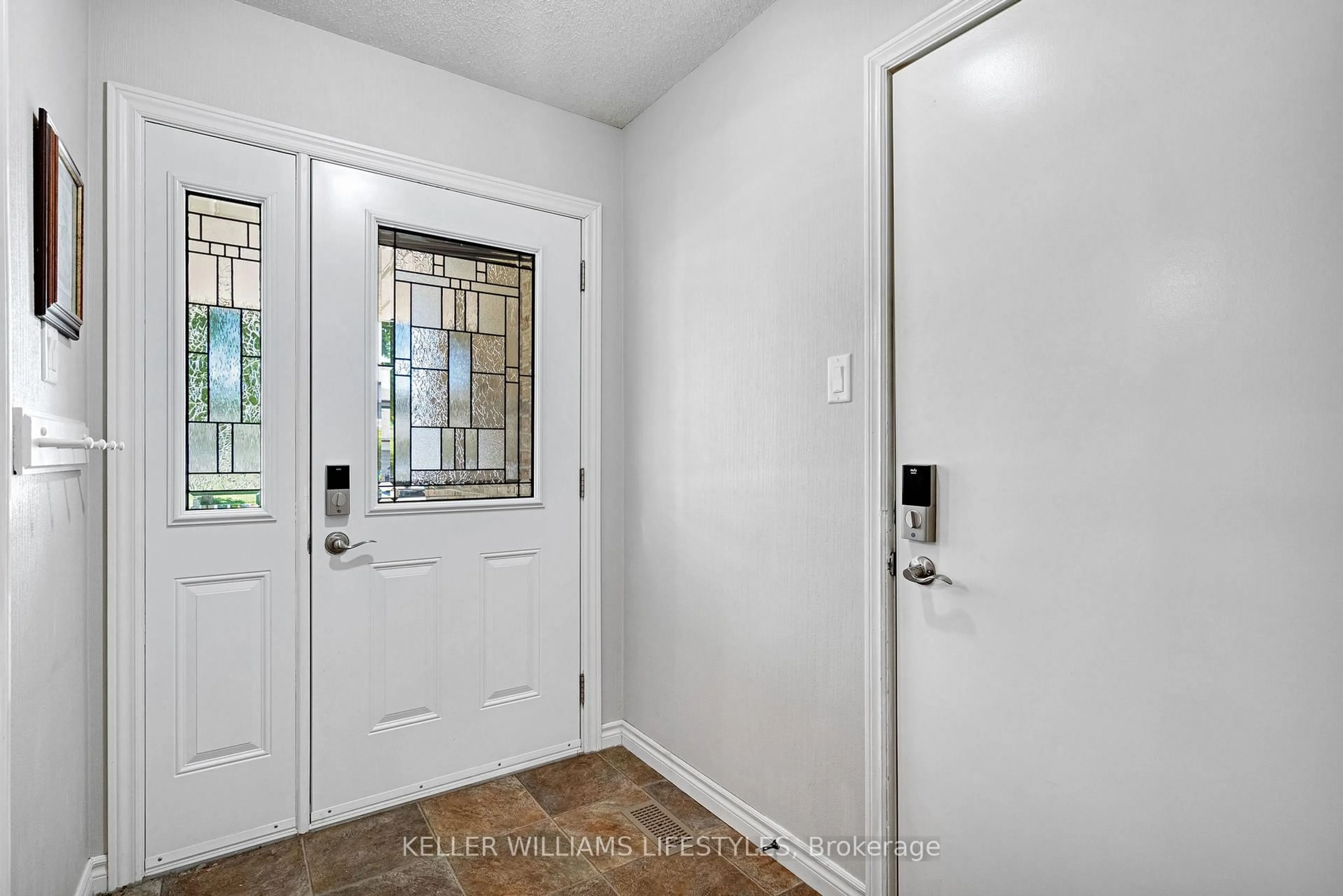 Indoor entryway for 115 Acorn Cres, London North Ontario N6G 3V4