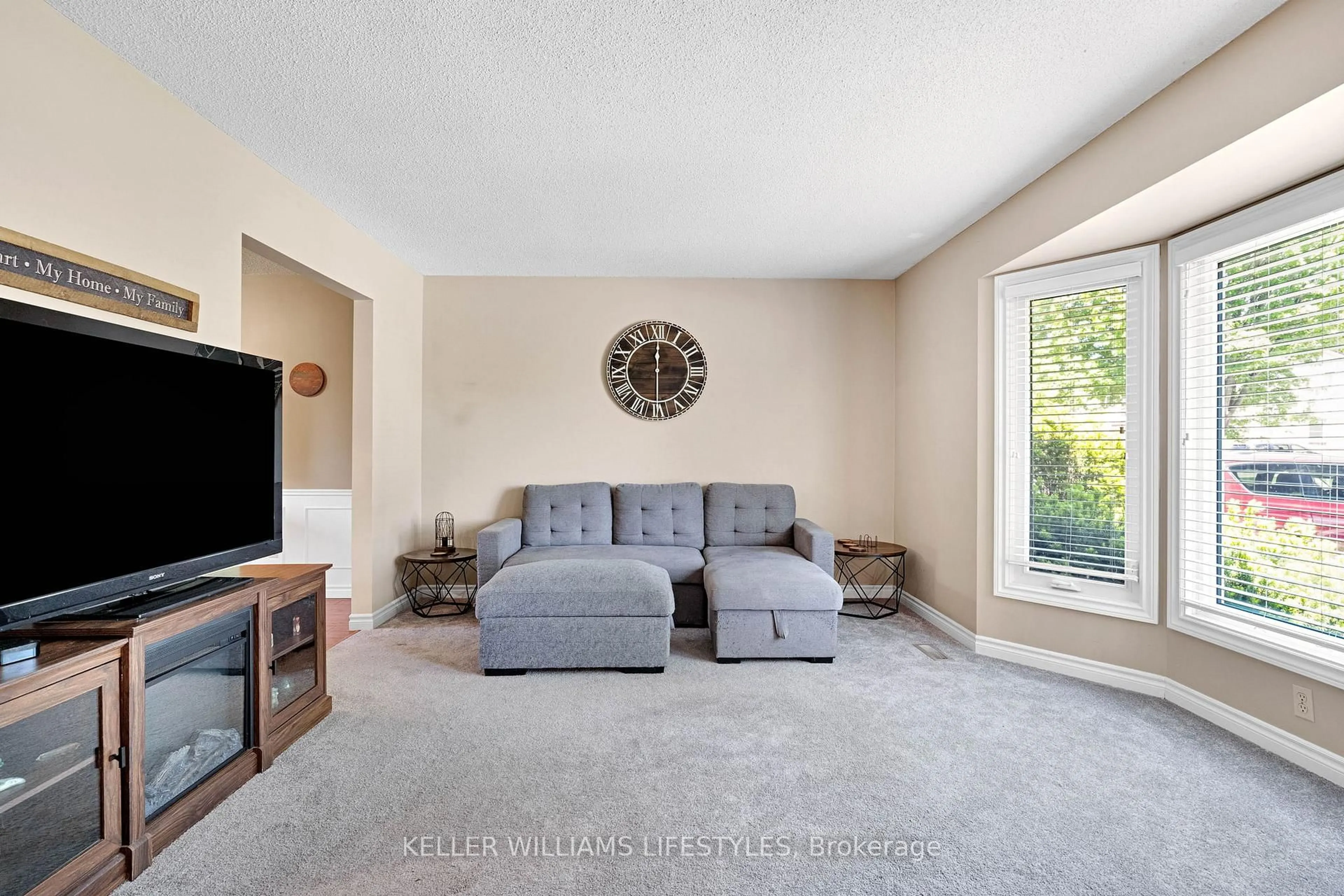 Living room with furniture, unknown for 115 Acorn Cres, London North Ontario N6G 3V4