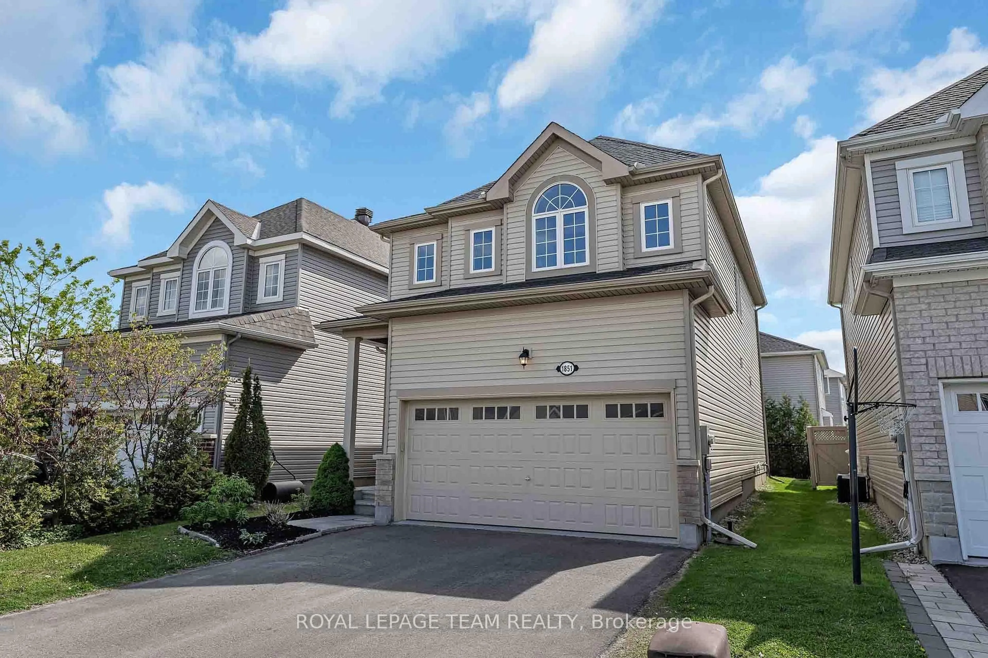 Home with vinyl exterior material, street for 1851 Glencrest Rd, North Grenville Ontario K0G 1J0