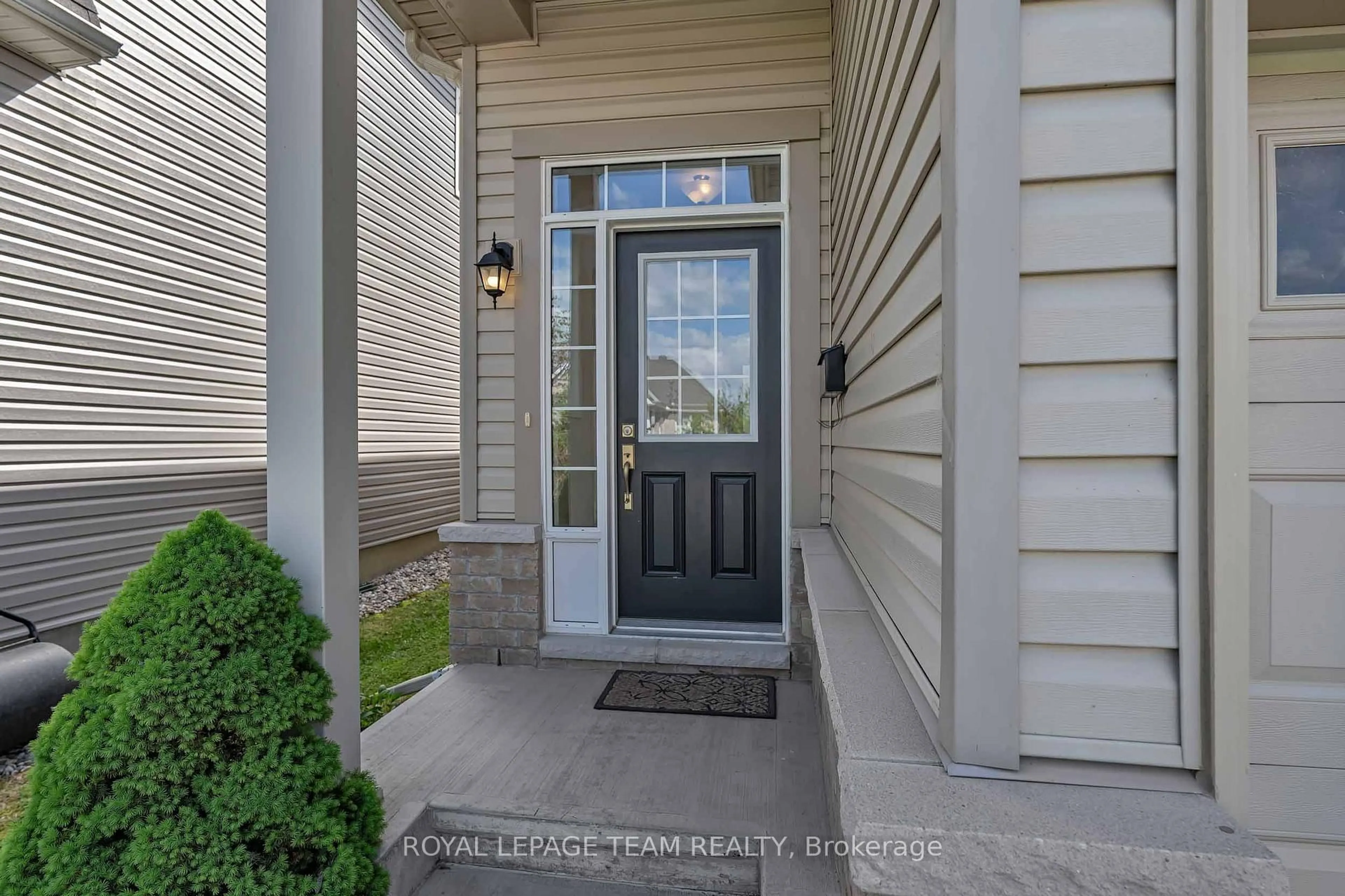 Indoor entryway for 1851 Glencrest Rd, North Grenville Ontario K0G 1J0
