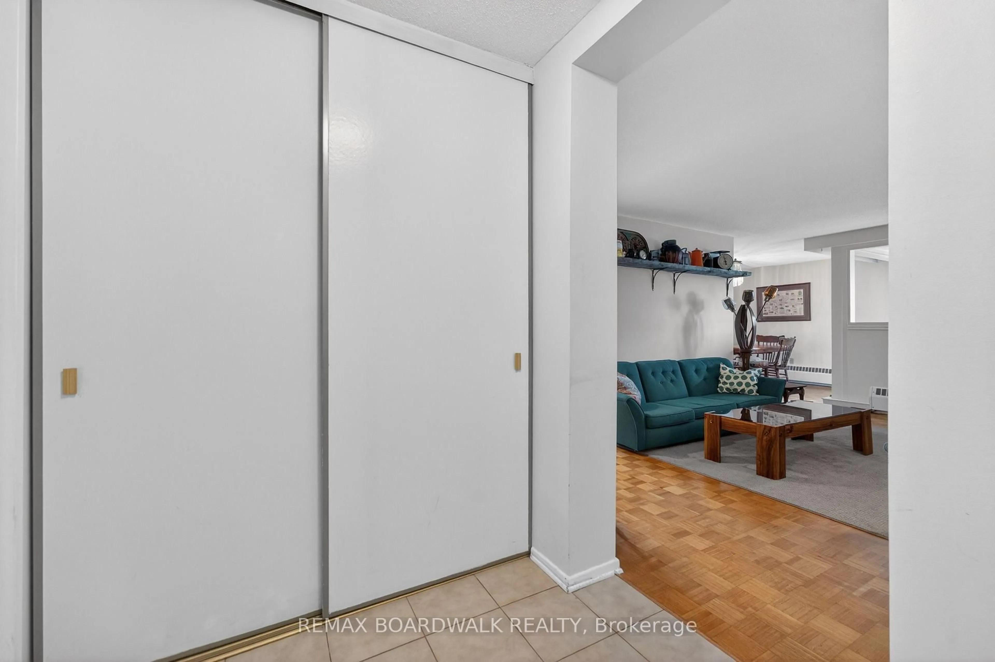 Indoor entryway for 1356 Meadowlands Dr #308, Ottawa Ontario K2E 6K6