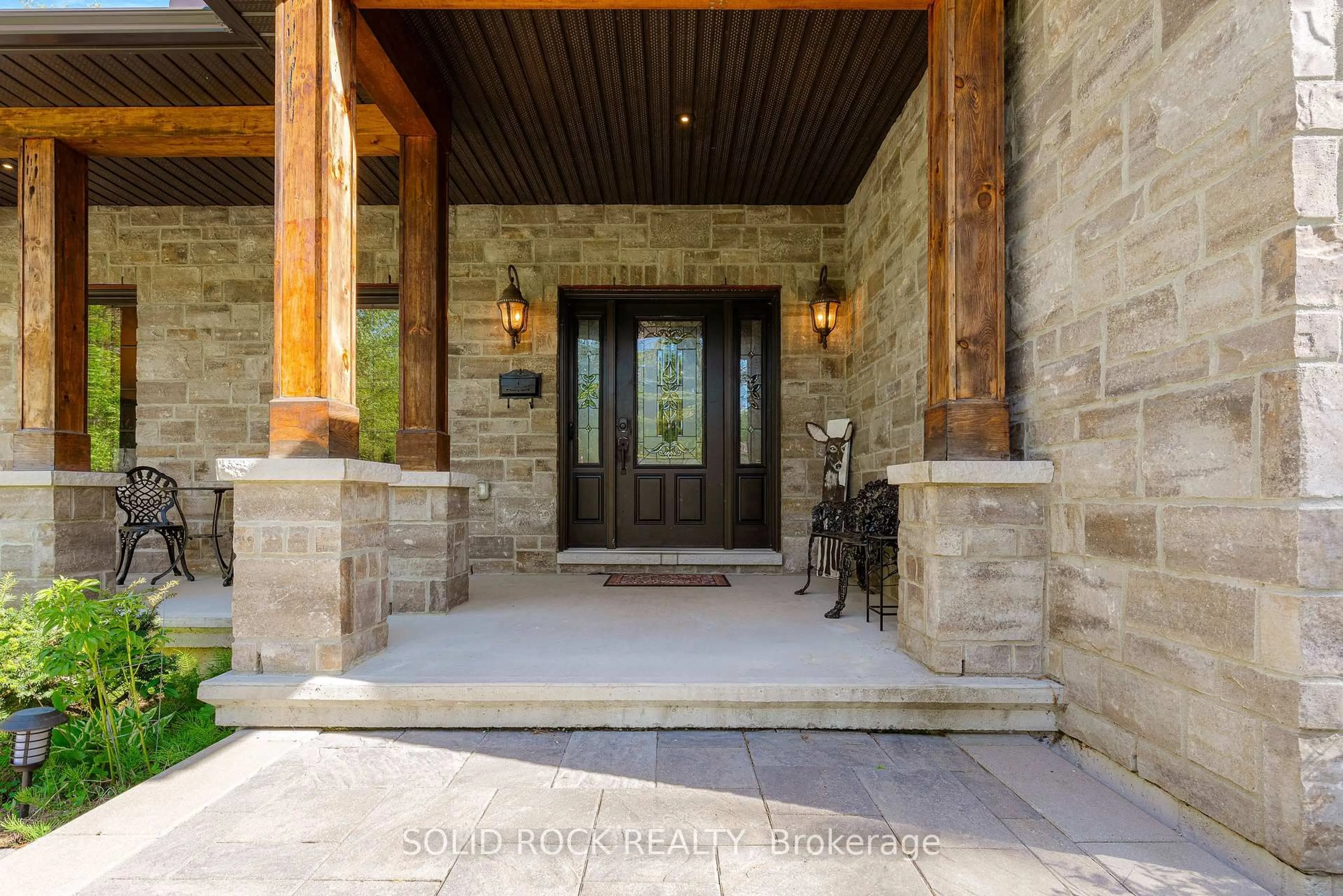 Indoor entryway for 717 Upper Oak Leaf Rd, Athens Ontario K0E 1B0