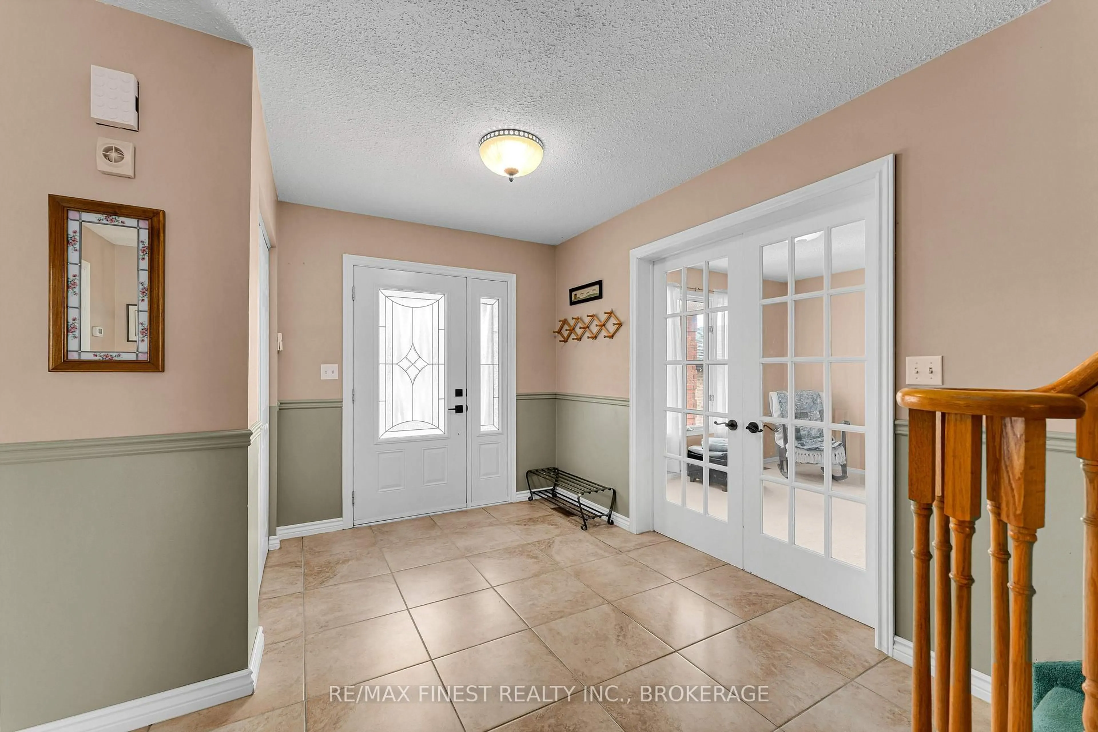 Indoor entryway for 838 Woodside Dr, Kingston Ontario K7P 1T2