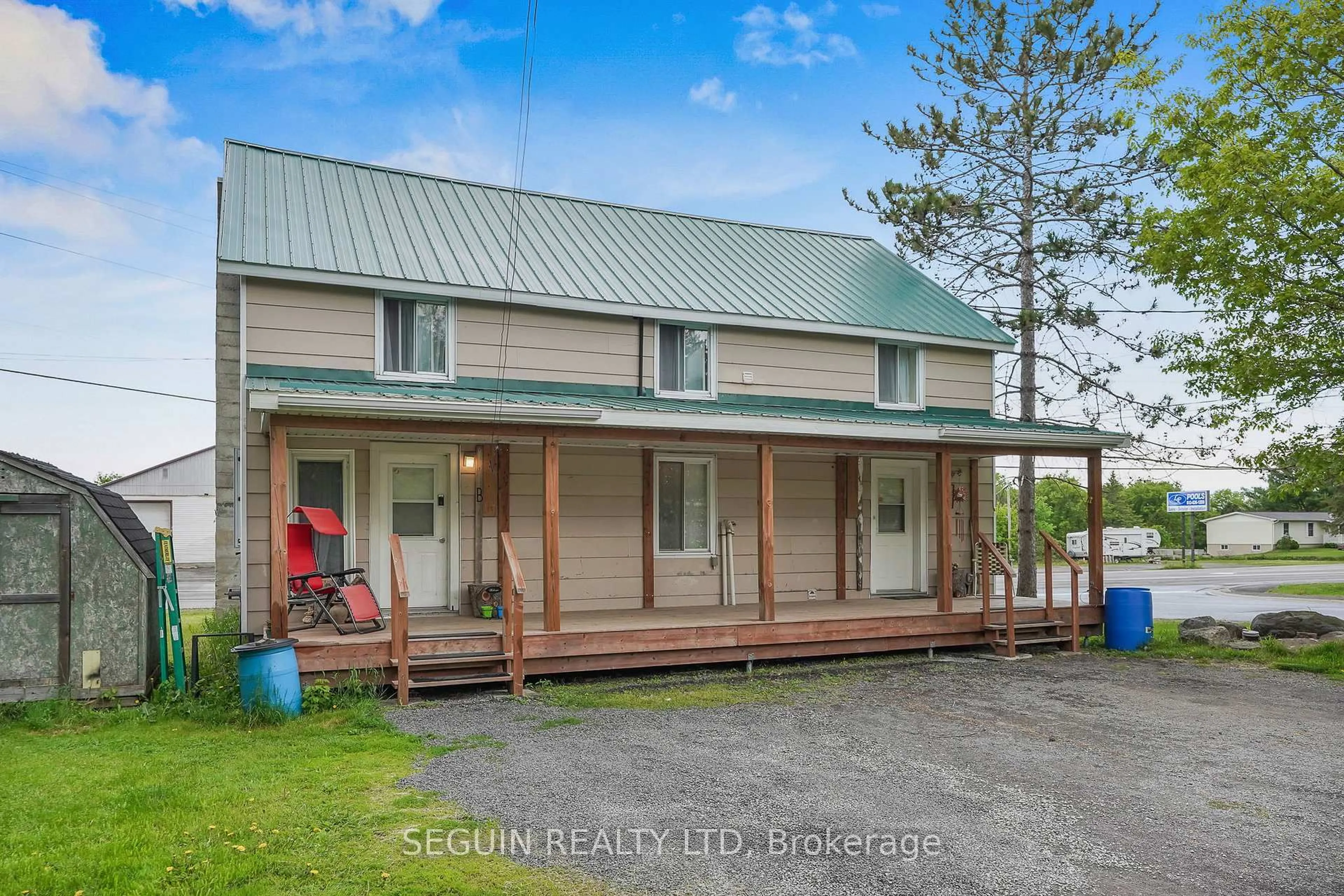 A pic from outside/outdoor area/front of a property/back of a property/a pic from drone, unknown for 1050 Greenlane Rd, Champlain Ontario K6A 0C4