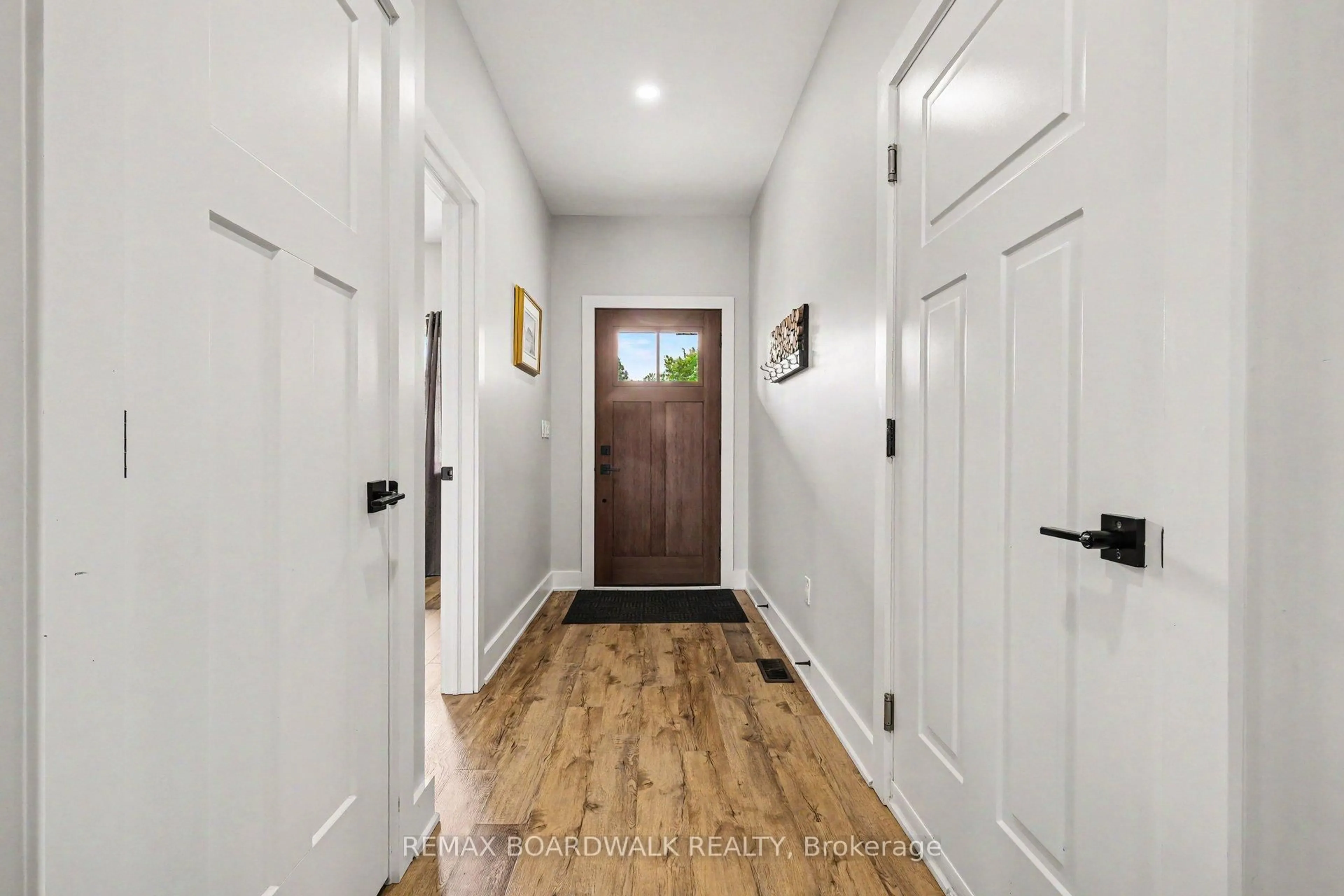 Indoor entryway for 58 Adelaide St, Edwardsburgh/Cardinal Ontario K0E 1E0