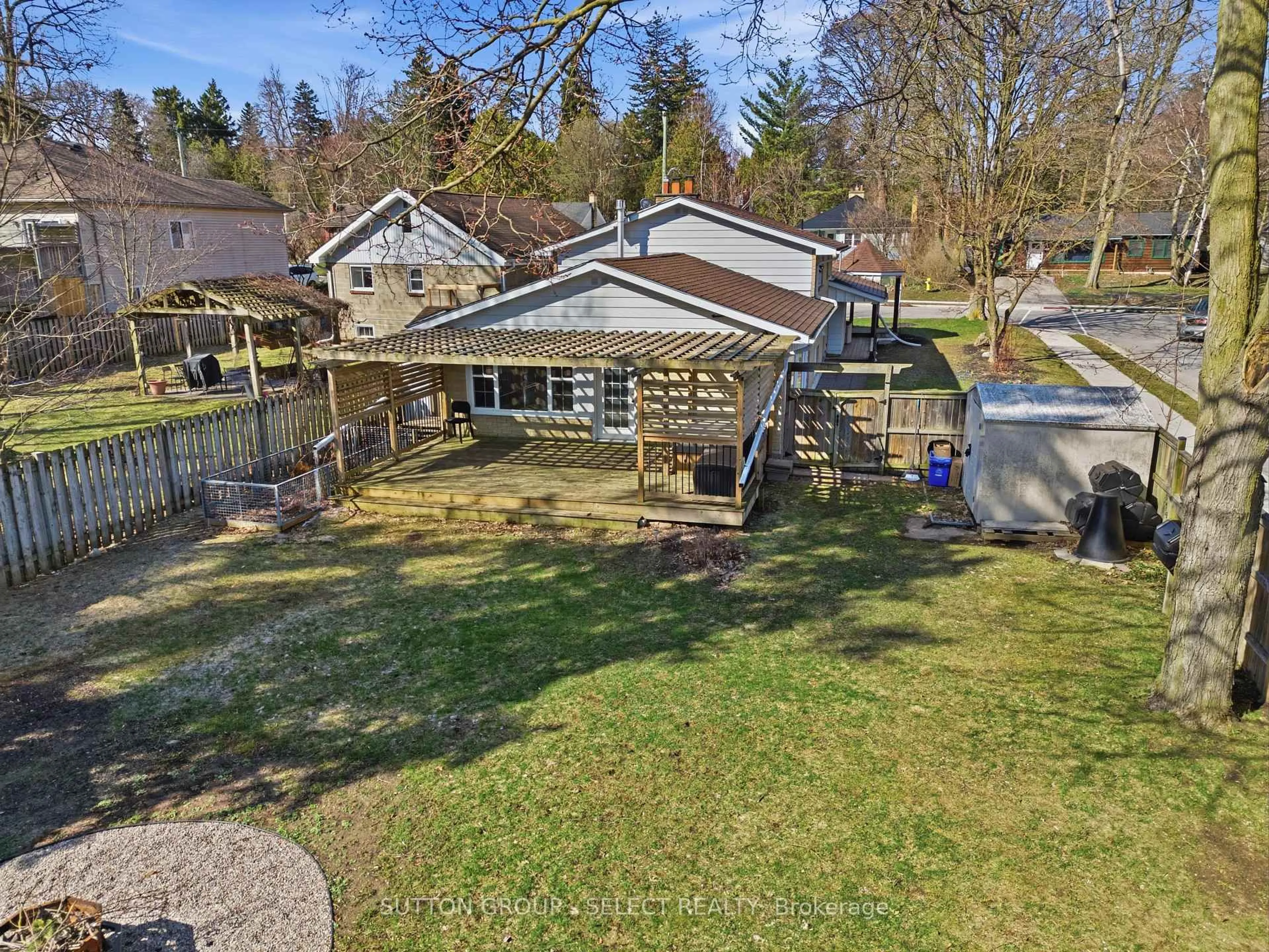 A pic from outside/outdoor area/front of a property/back of a property/a pic from drone, water/lake/river/ocean view for 45 Upper Ave, London North Ontario N6H 2L5