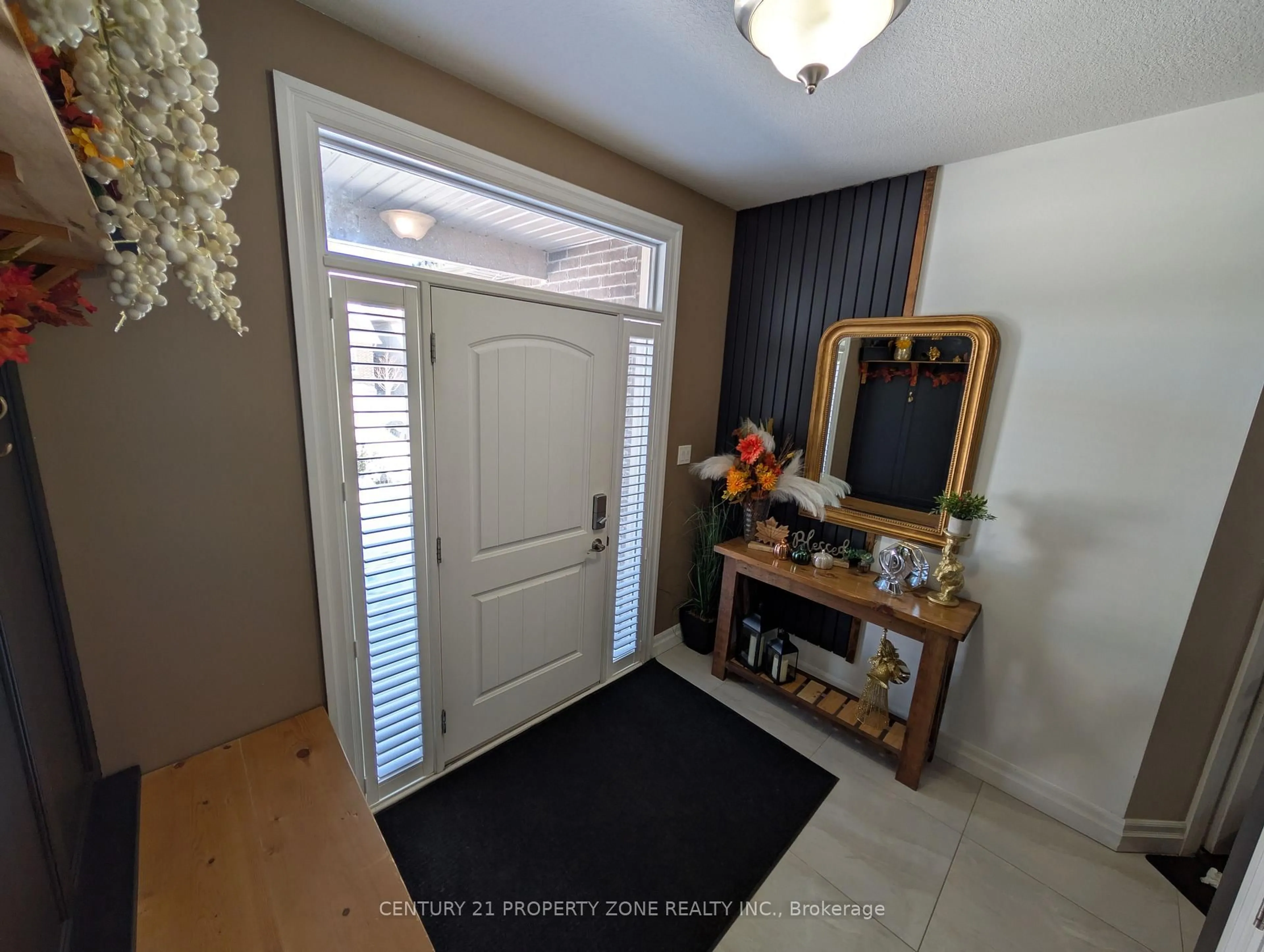 Indoor entryway for 2608 SEVEN OAKS Rdge, London South Ontario N6M 0E8