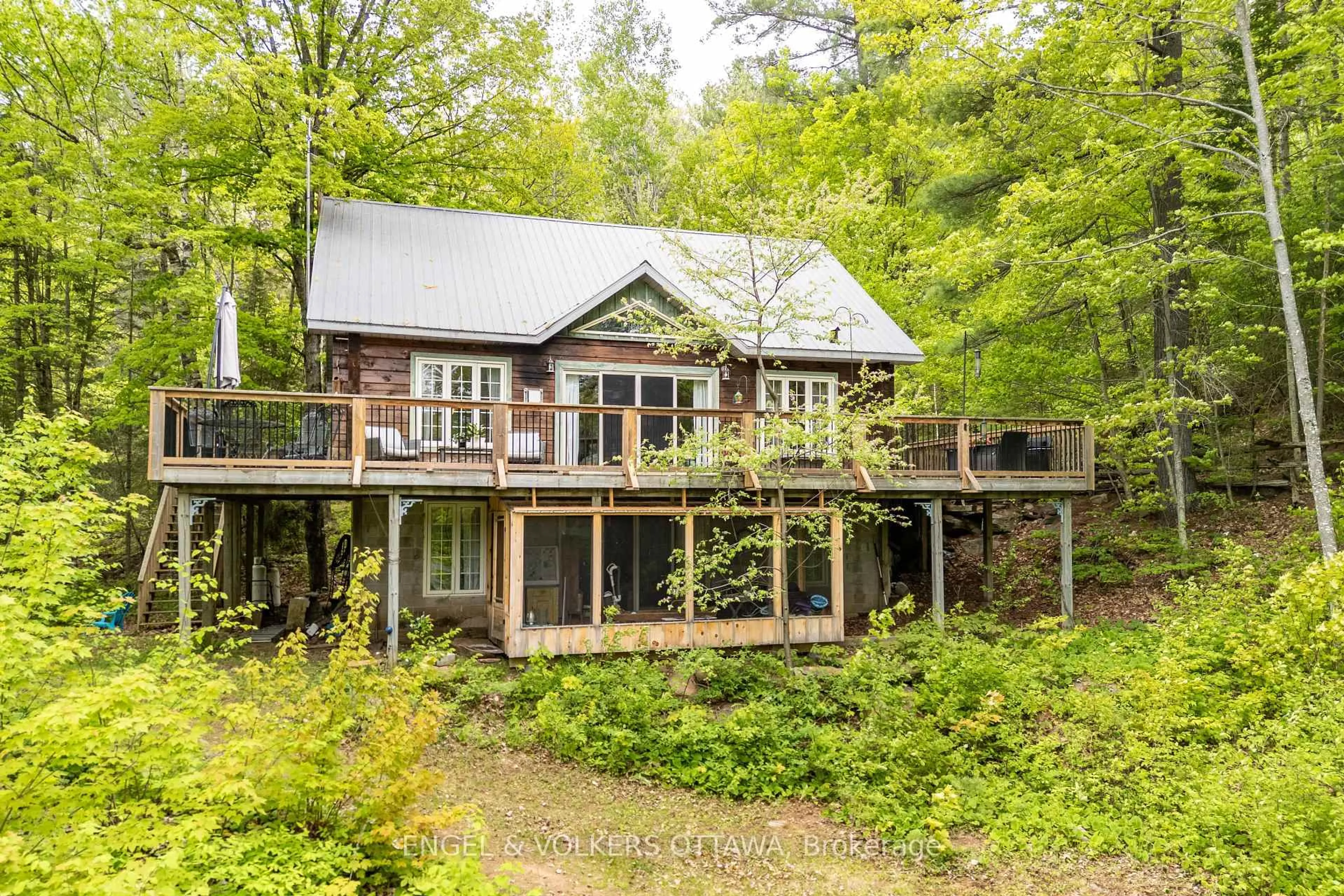 A pic from outside/outdoor area/front of a property/back of a property/a pic from drone, unknown for 176 Little Bay Lane, Griffith Ontario K0J 2R0
