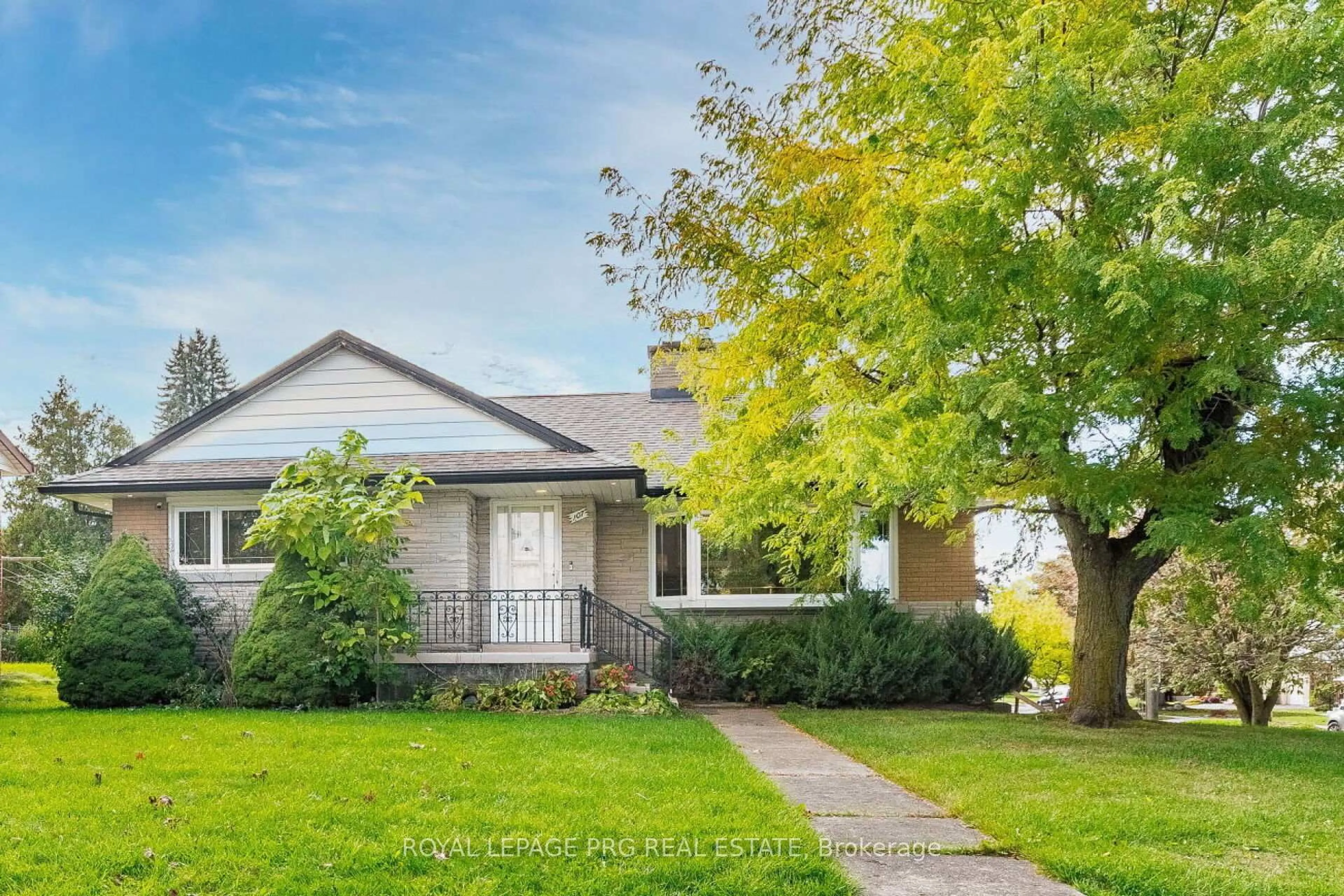 Home with vinyl exterior material, street for 107 Weber St, Waterloo Ontario N2J 2A4