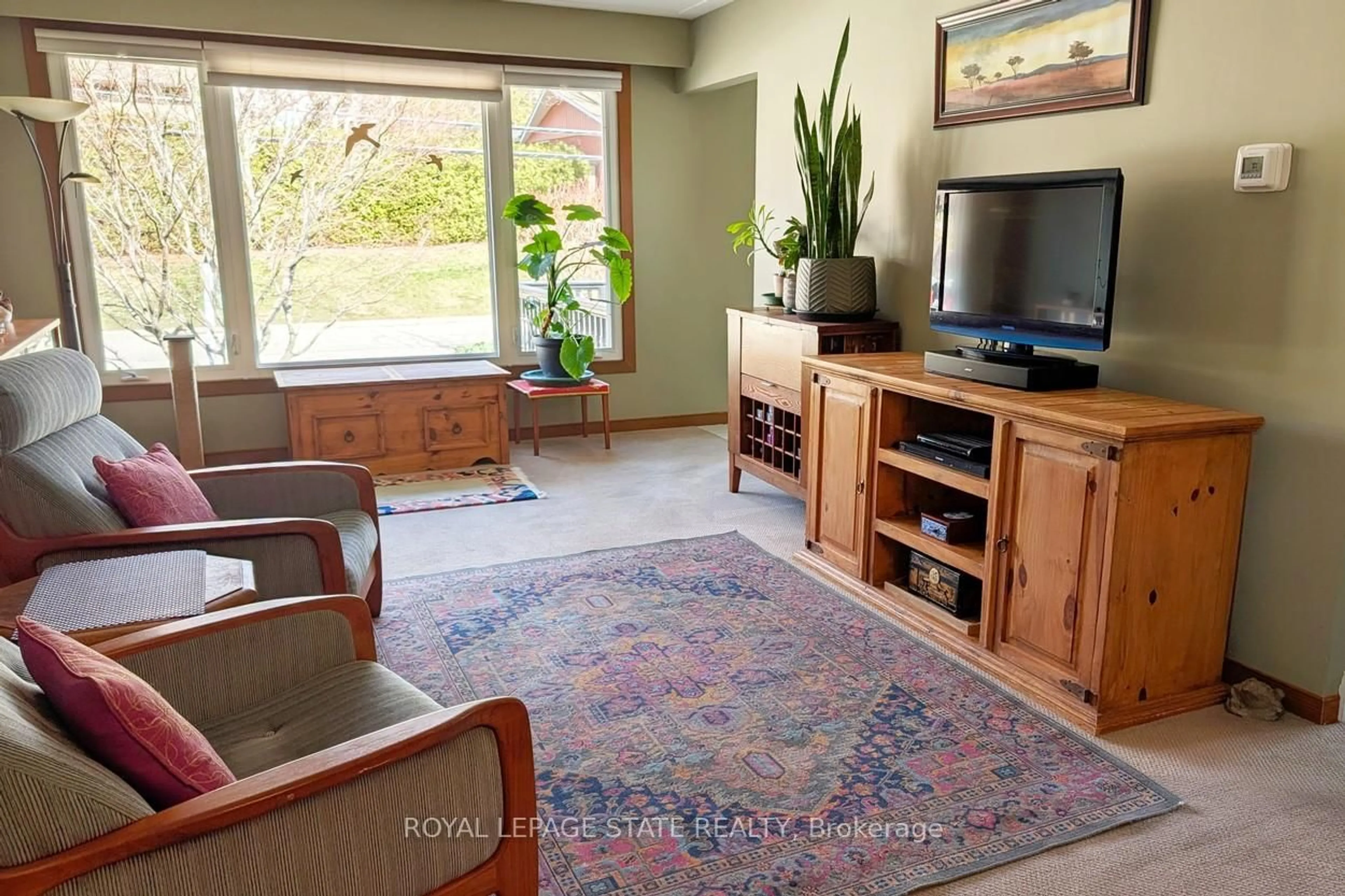 Living room with furniture, unknown for 41 Ann St, Hamilton Ontario L9H 2N4