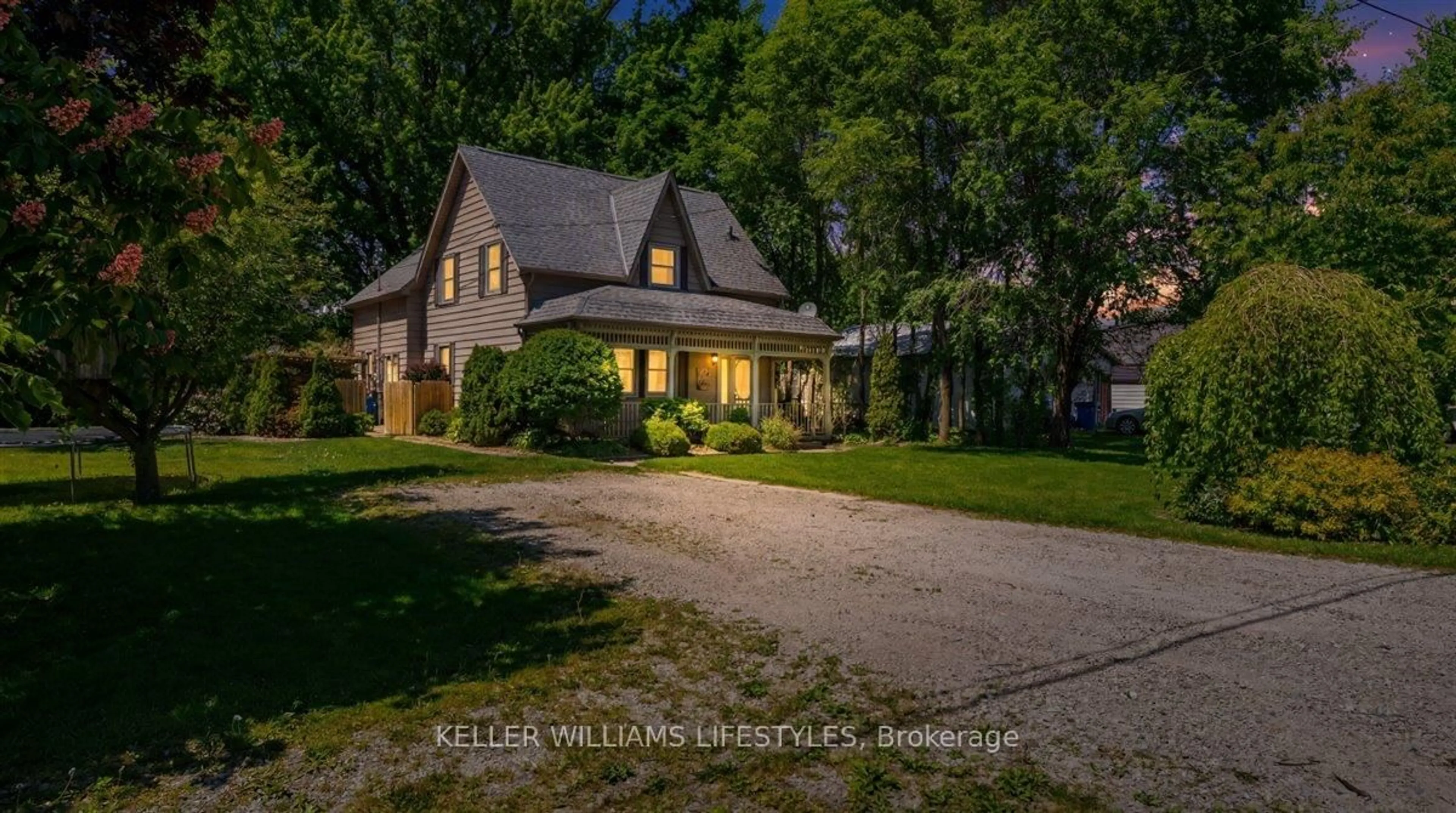 A pic from outside/outdoor area/front of a property/back of a property/a pic from drone, street for 9 Elgin St, Newbury Ontario N0L 1Z0