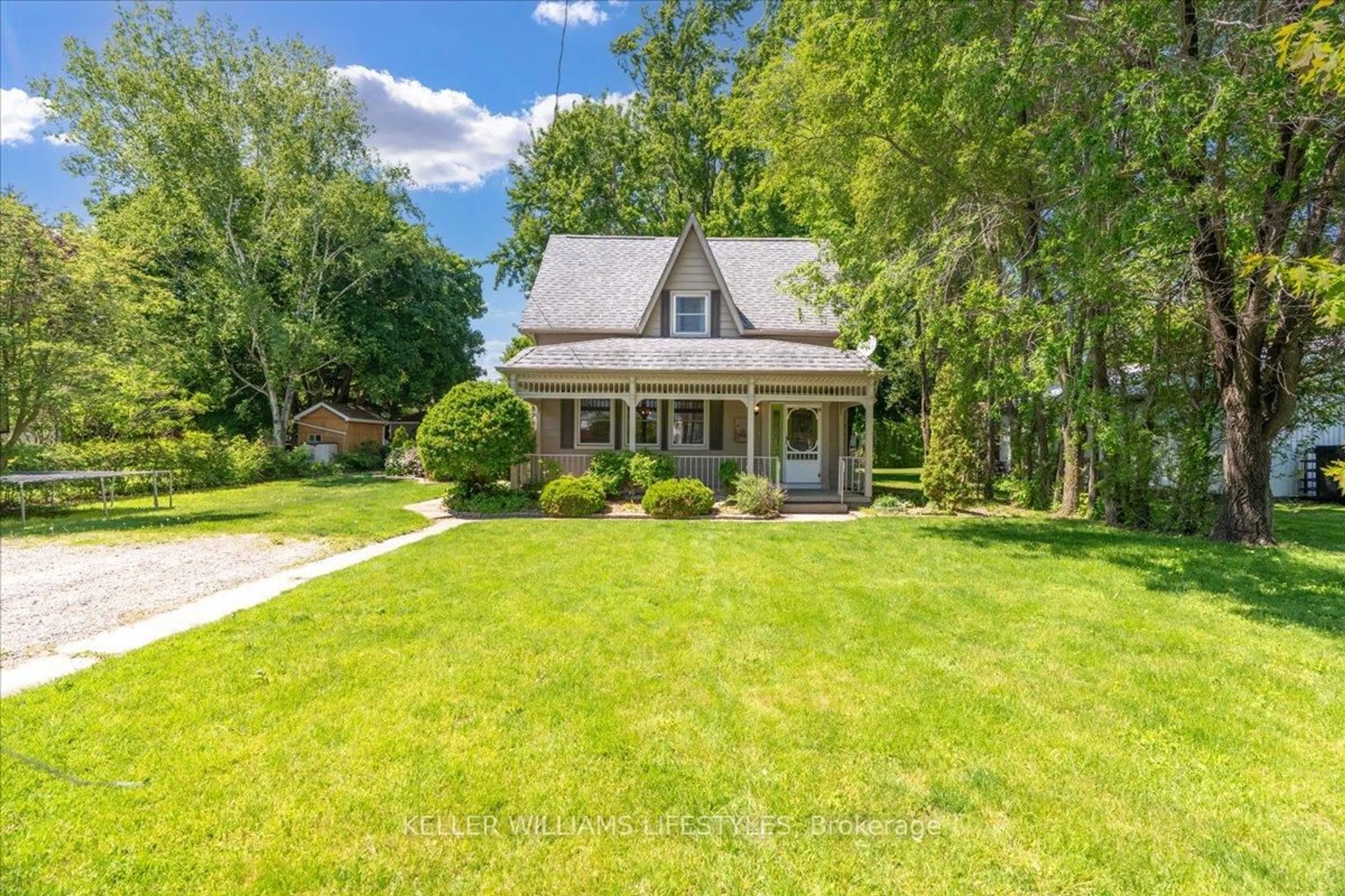 A pic from outside/outdoor area/front of a property/back of a property/a pic from drone, street for 9 Elgin St, Newbury Ontario N0L 1Z0