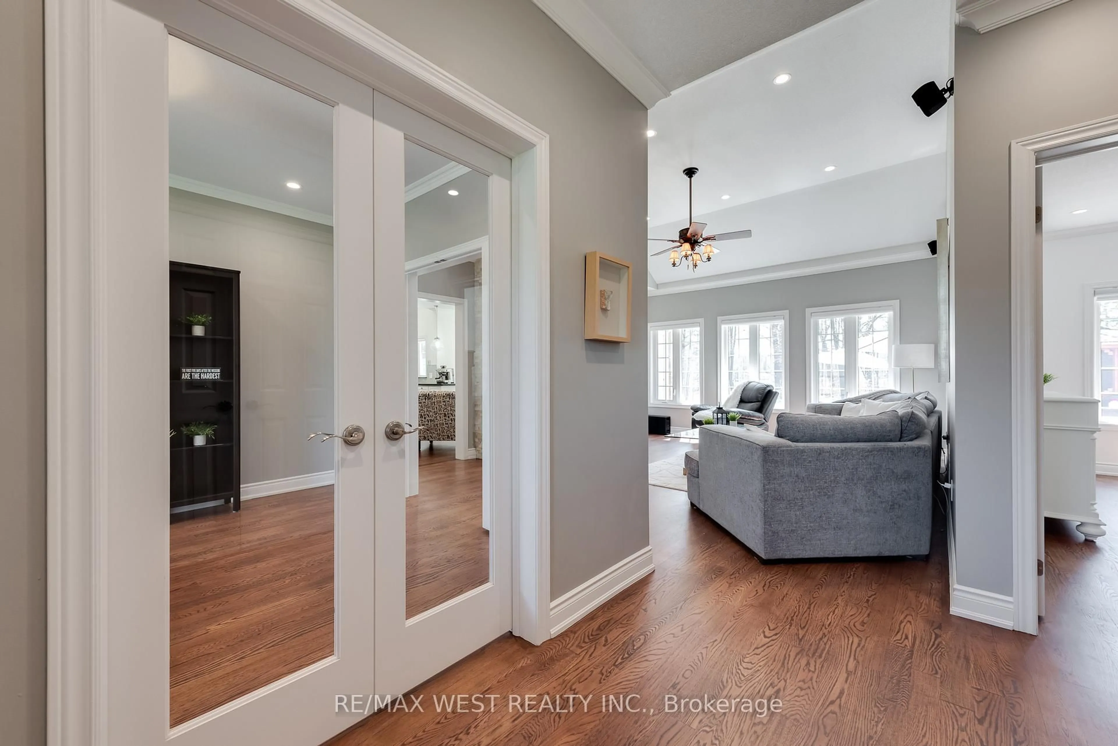 Indoor entryway for 252 Main St, Erin Ontario N0B 1T0