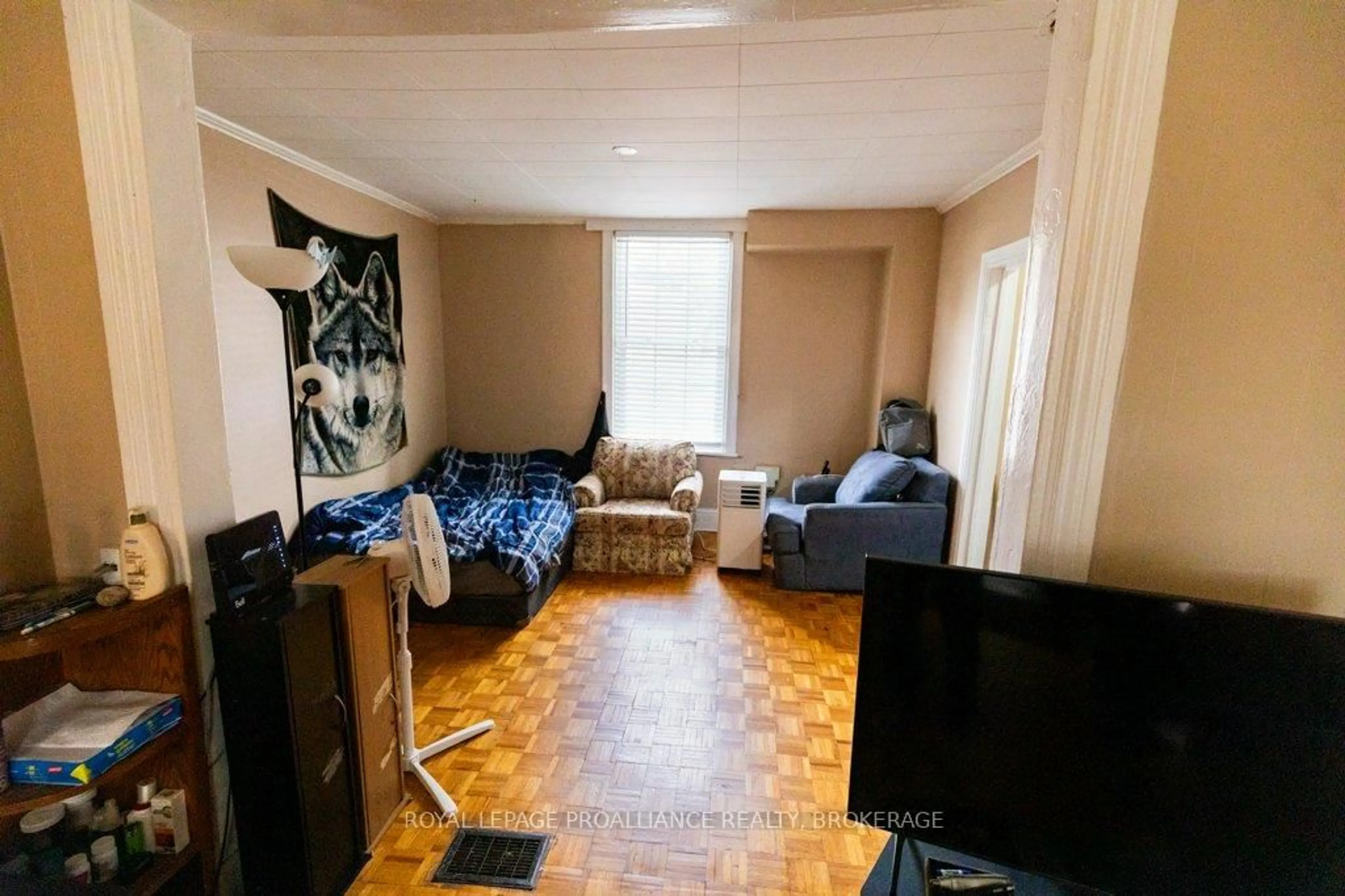 A pic of a room for 76-78 North St, Kingston Ontario K7K 1J9