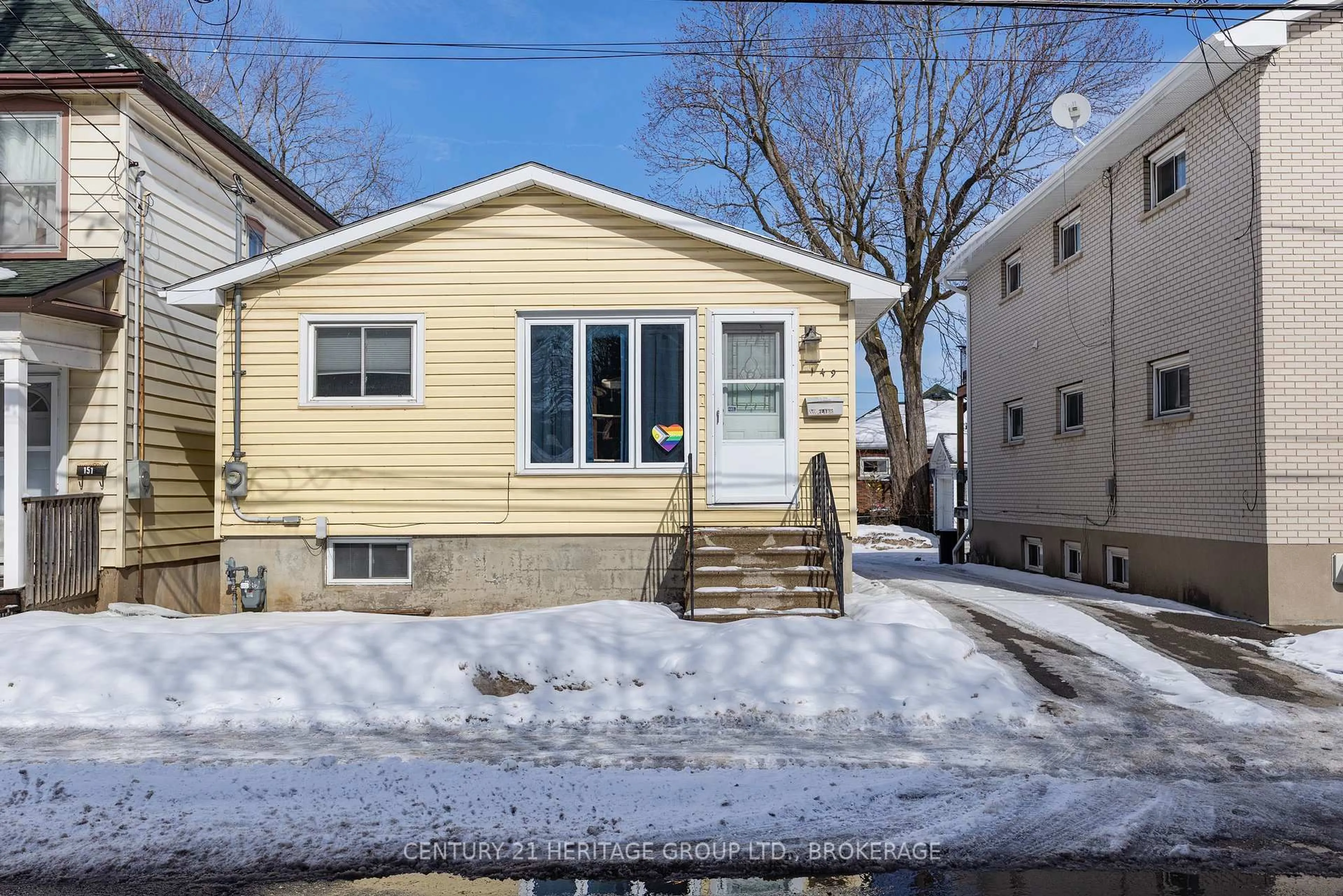Home with vinyl exterior material, street for 149 Pine St, Kingston Ontario K7K 1W9