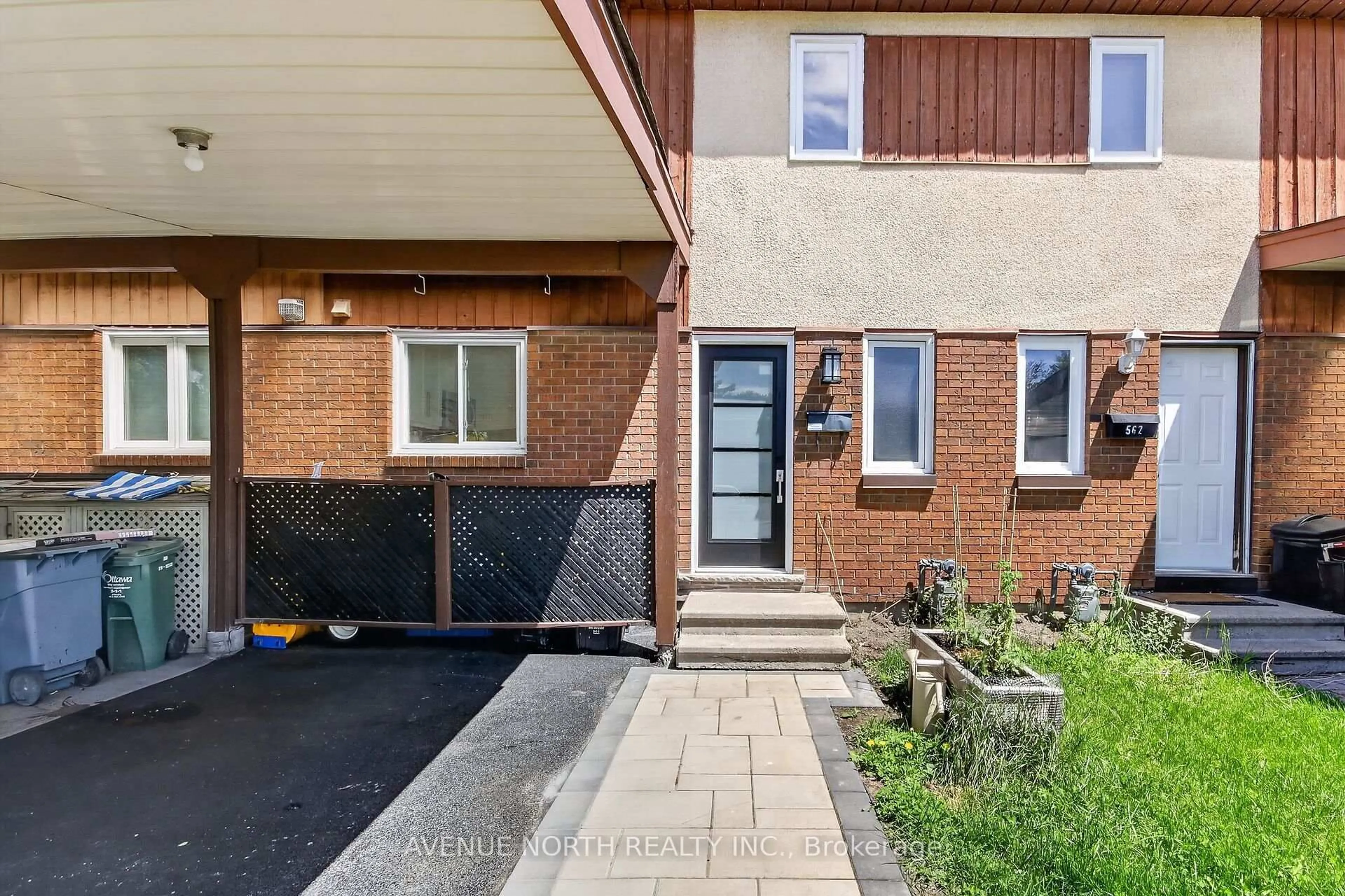 Home with brick exterior material, street for 564 Seyton Dr, Ottawa Ontario K2H 9B2