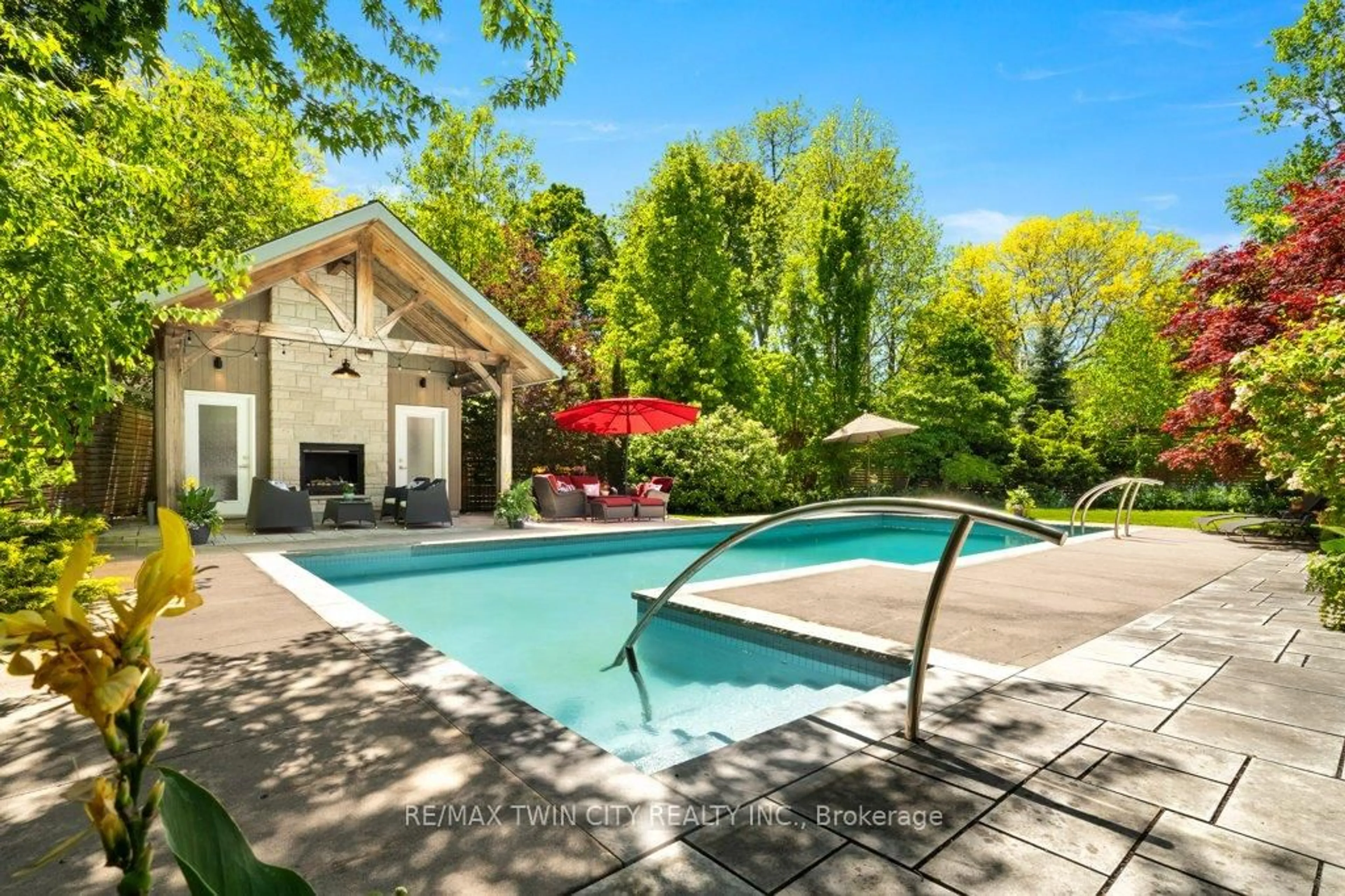 Pool for 261 Union Blvd, Kitchener Ontario N2M 2S9