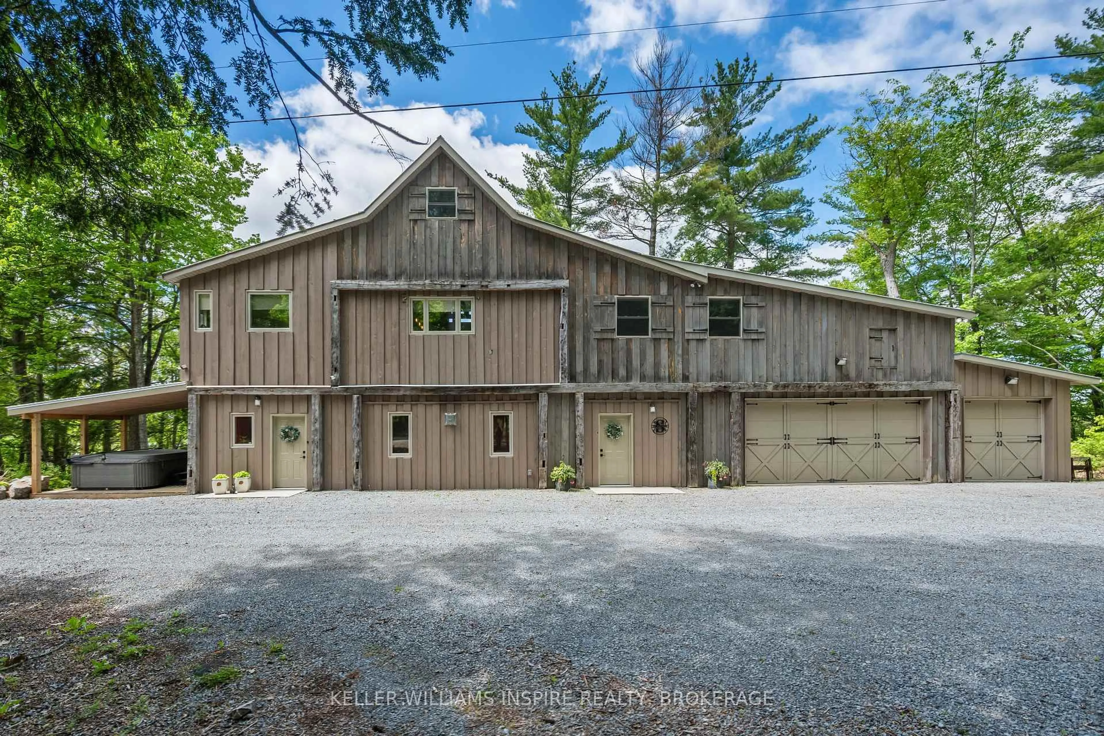 Indoor garage for 1023 Pepper Lane, Verona Ontario K0H 2W0