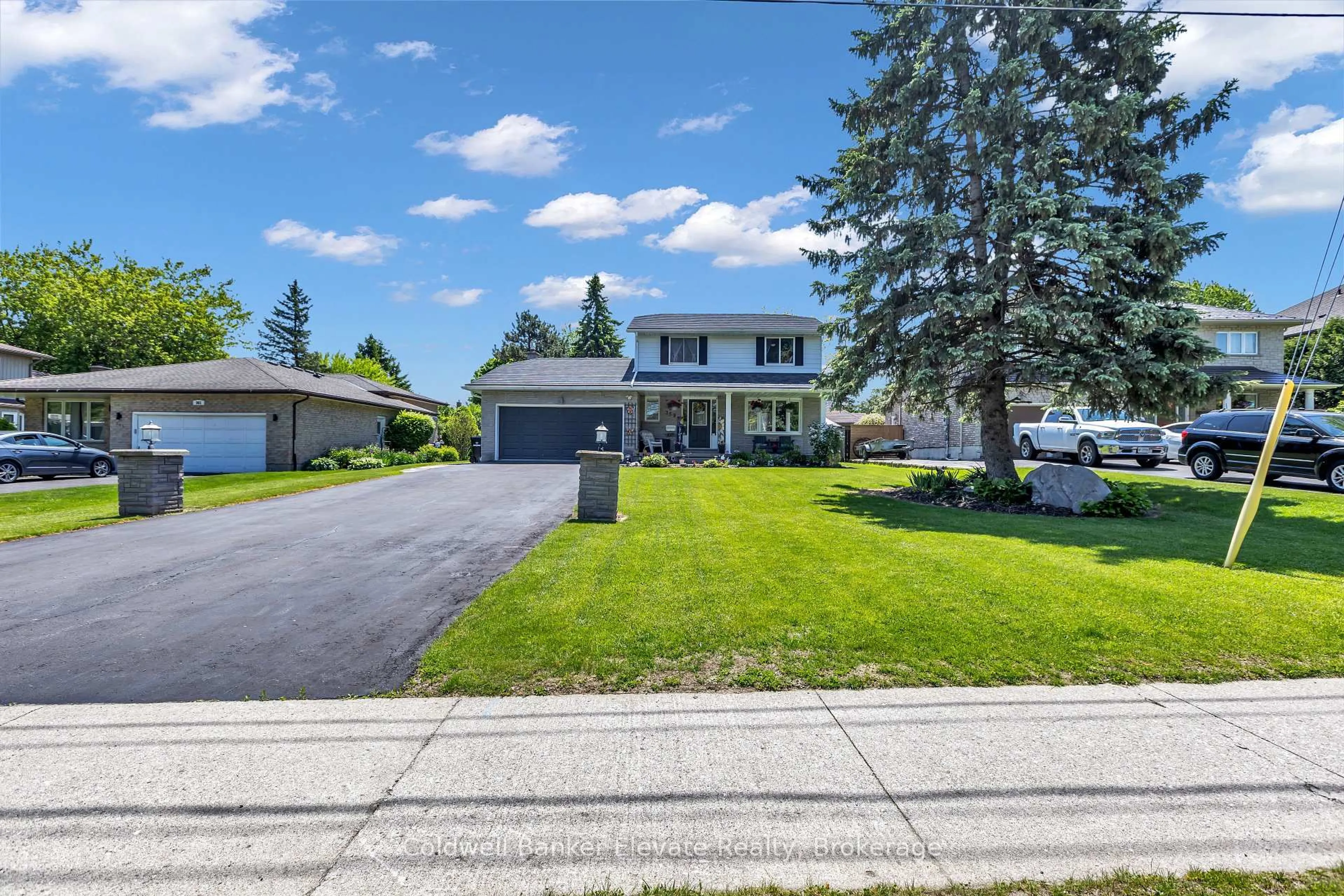 A pic from outside/outdoor area/front of a property/back of a property/a pic from drone, street for 359 Lexington Rd, Waterloo Ontario N2K 2J9