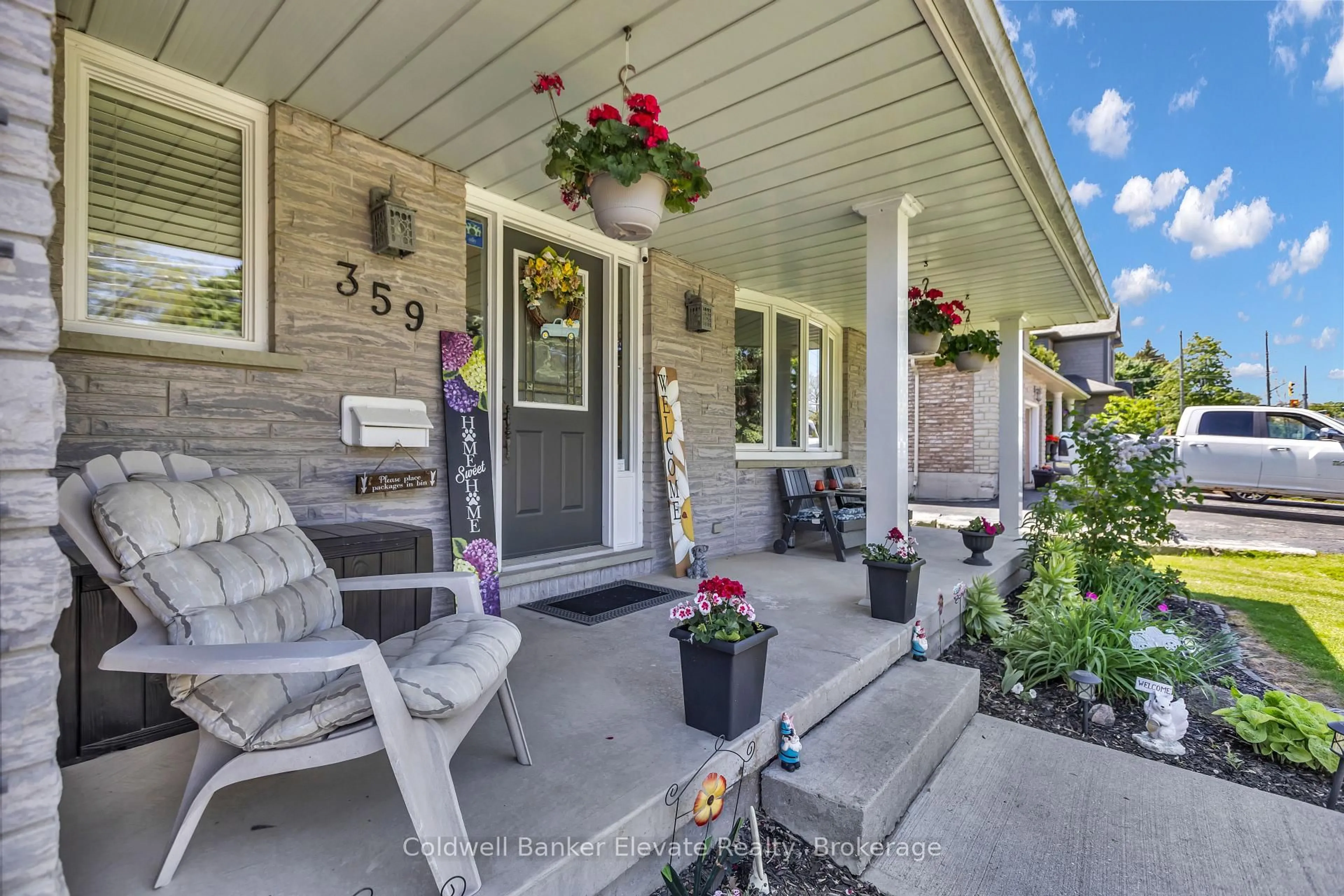 Patio, street for 359 Lexington Rd, Waterloo Ontario N2K 2J9