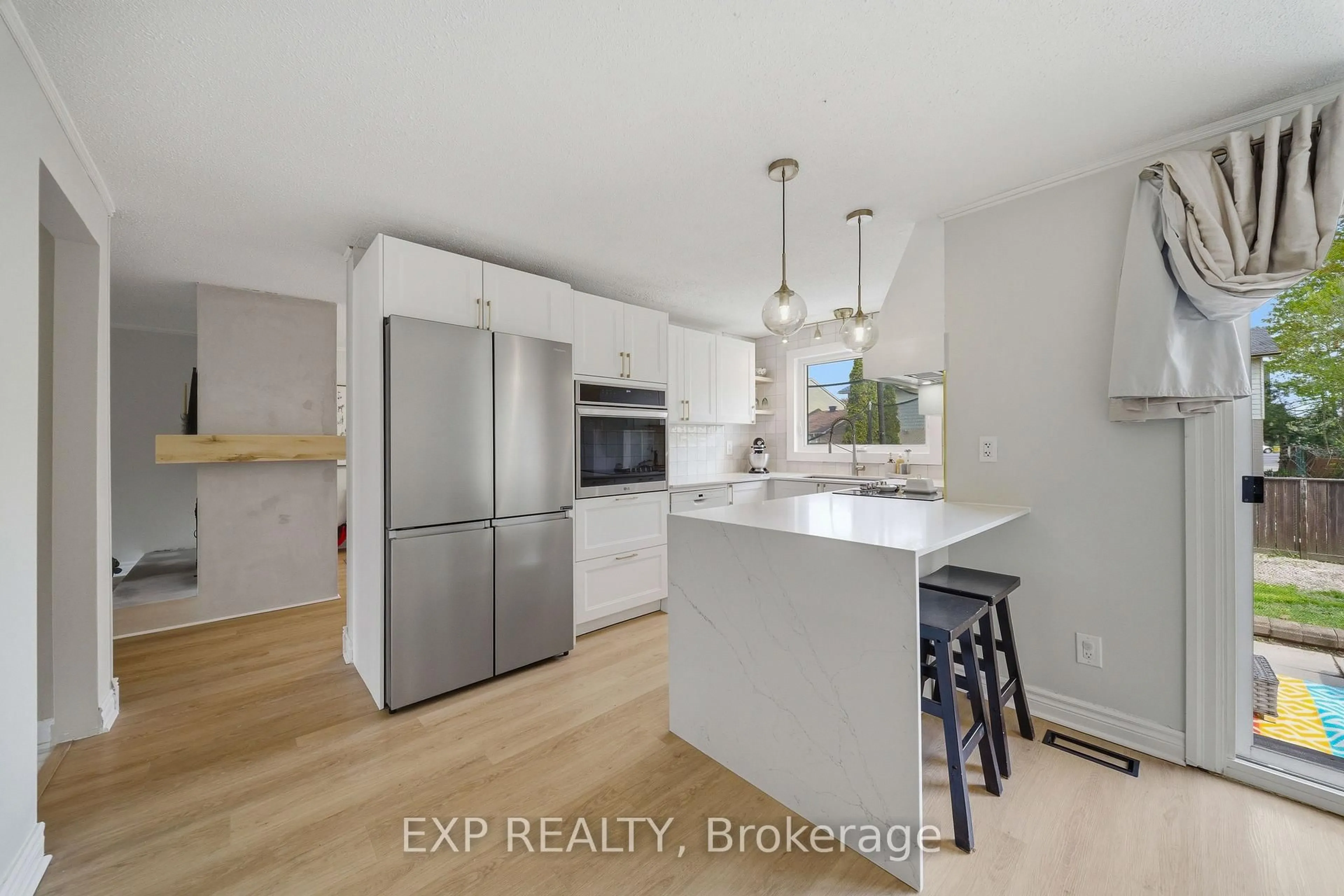 Open concept kitchen, unknown for 2333 Cotters Cres, Ottawa Ontario K1V 8Y7