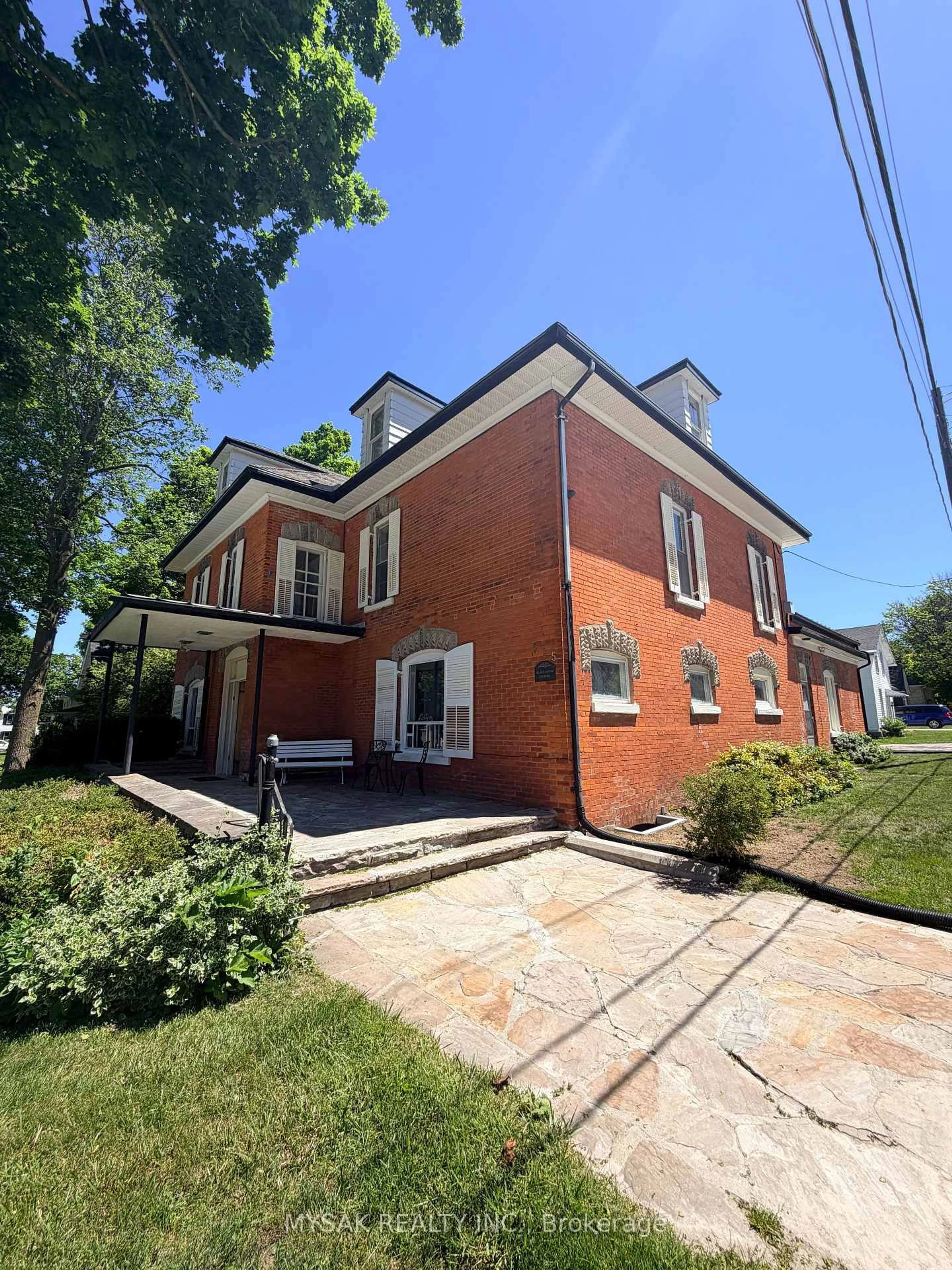 Home with brick exterior material, building for 315 Centre St, North Huron Ontario N0G 2W0