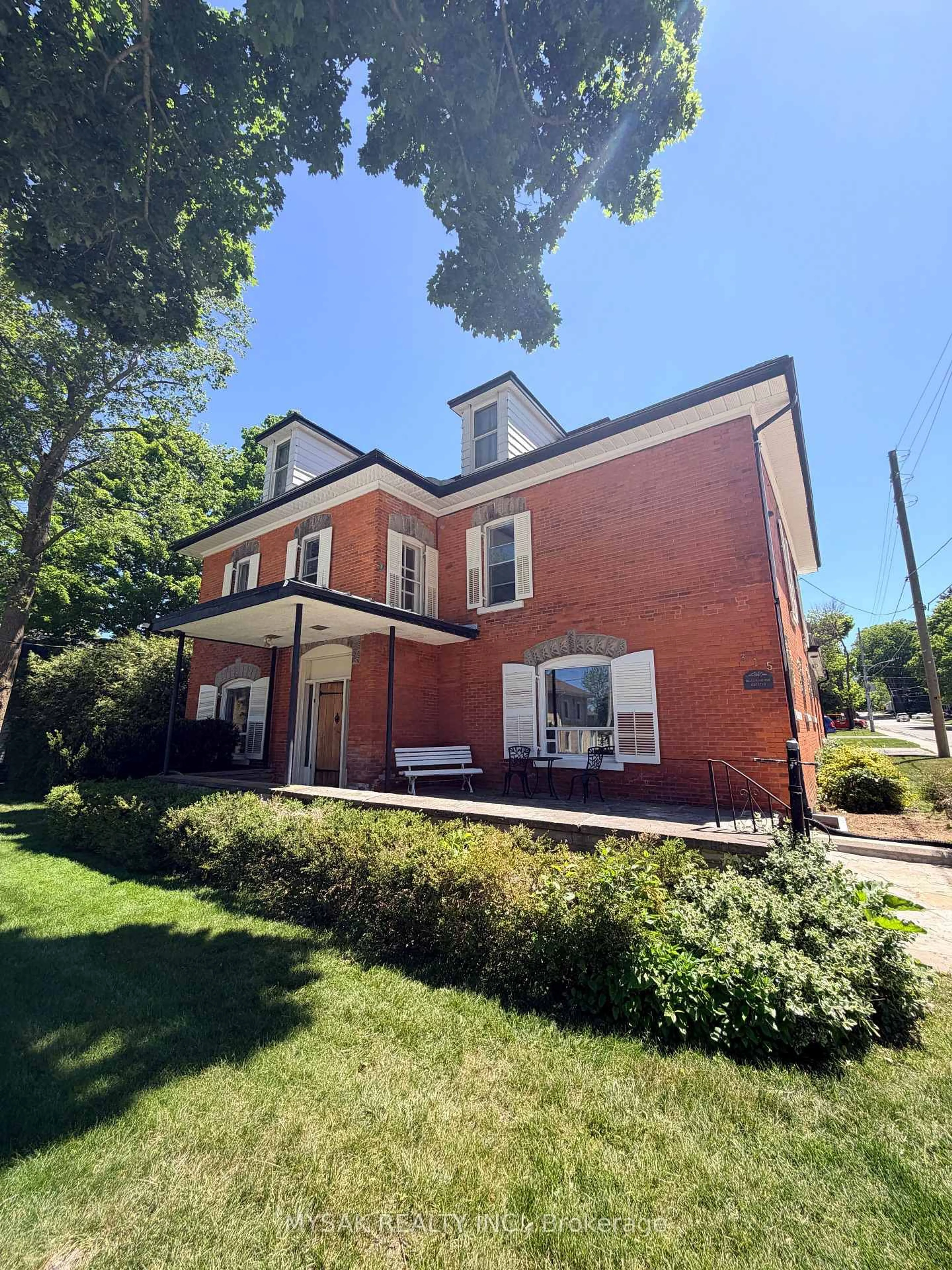 Home with brick exterior material, building for 315 Centre St, North Huron Ontario N0G 2W0
