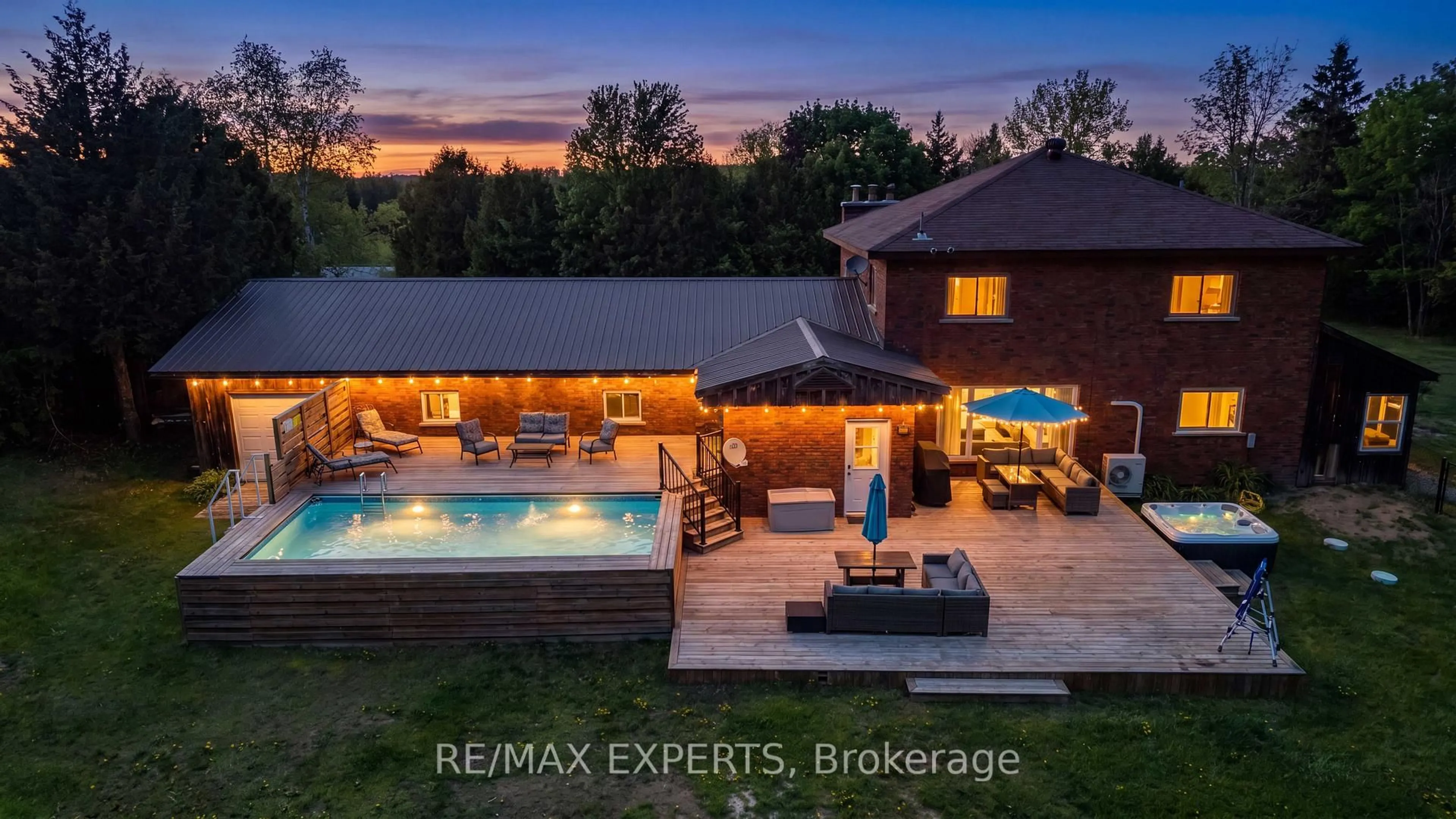 A pic from outside/outdoor area/front of a property/back of a property/a pic from drone, unknown for 2916 Hwy 118e, Bracebridge Ontario P2L 1X1