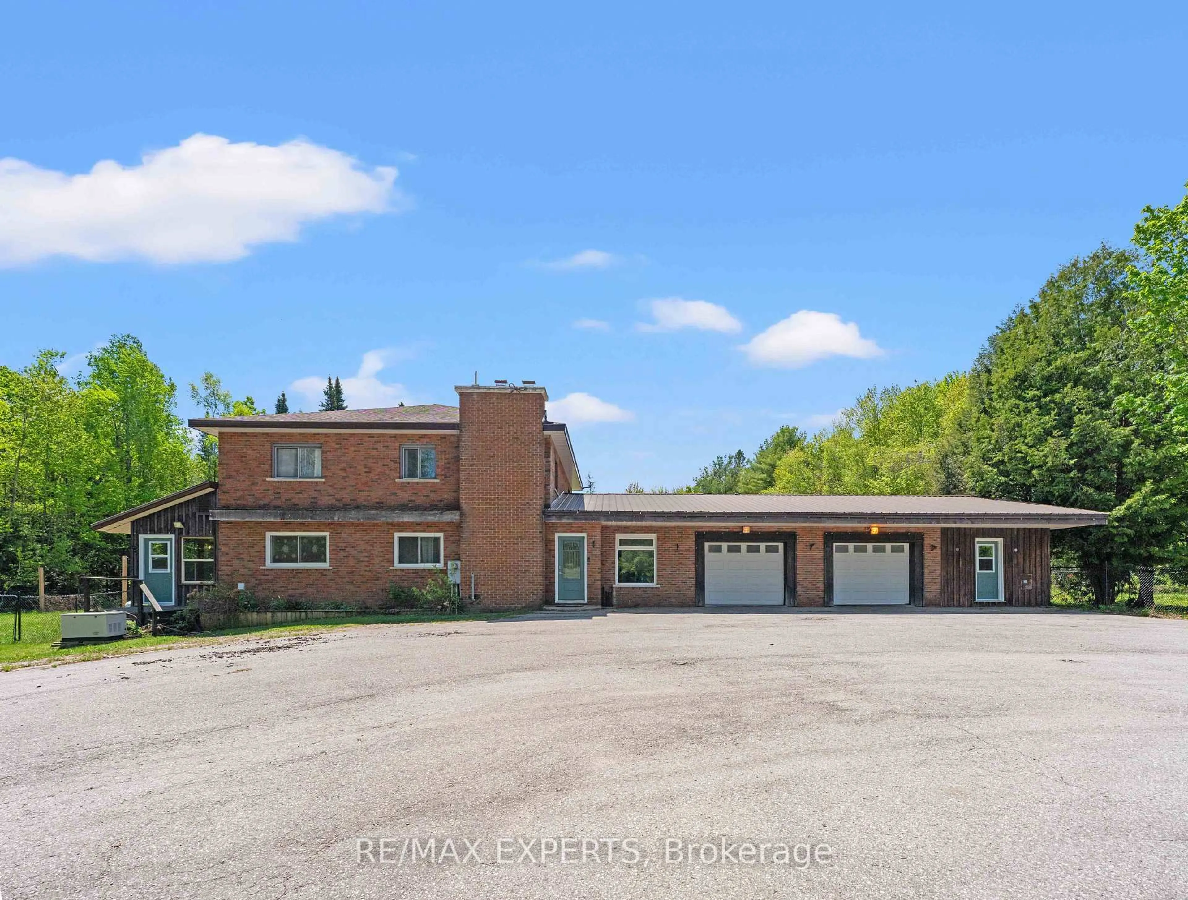 A pic from outside/outdoor area/front of a property/back of a property/a pic from drone, building for 2916 Hwy 118e, Bracebridge Ontario P2L 1X1